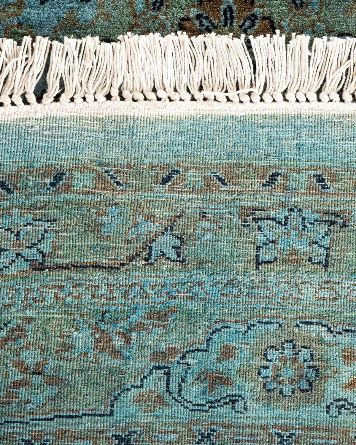 Contemporary Overdyed Hand Knotted Wool Blue Round Area Rug (21. Jahrhundert und zeitgenössisch) im Angebot