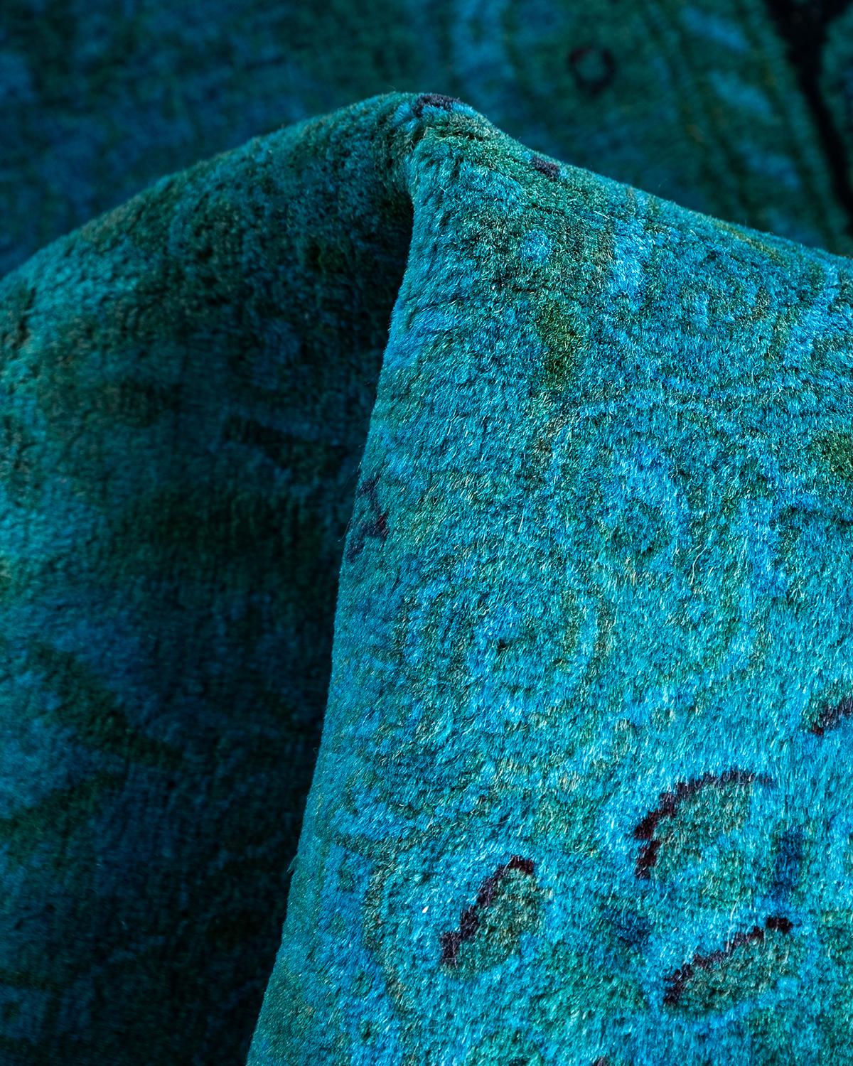 Chemin de table contemporain en laine surteinte nouée à la main bleu 2' 6