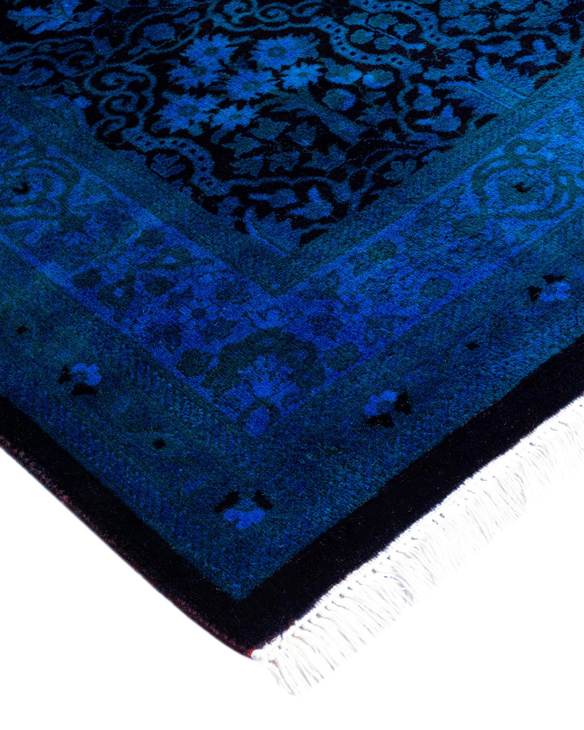 I tappeti Vibrance rappresentano il classico con un tocco di classe: motivi tradizionali sovratinti con colori brillanti. Ogni tappeto annodato a mano viene lavato con una tintura botanica 100% naturale che rivela le sfumature nascoste degli am