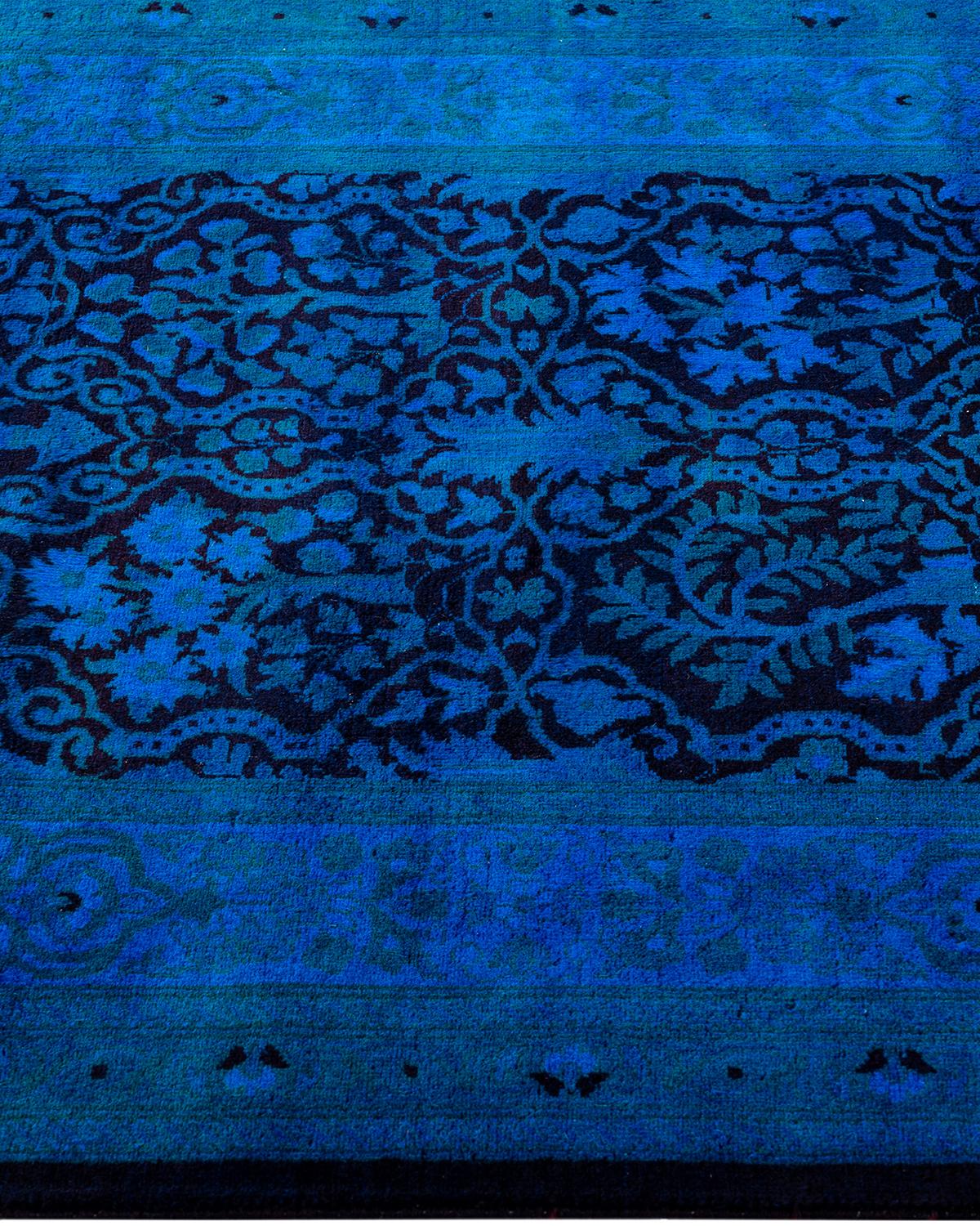 Contemporary Runner in lana blu sovratinto a mano 2' 7