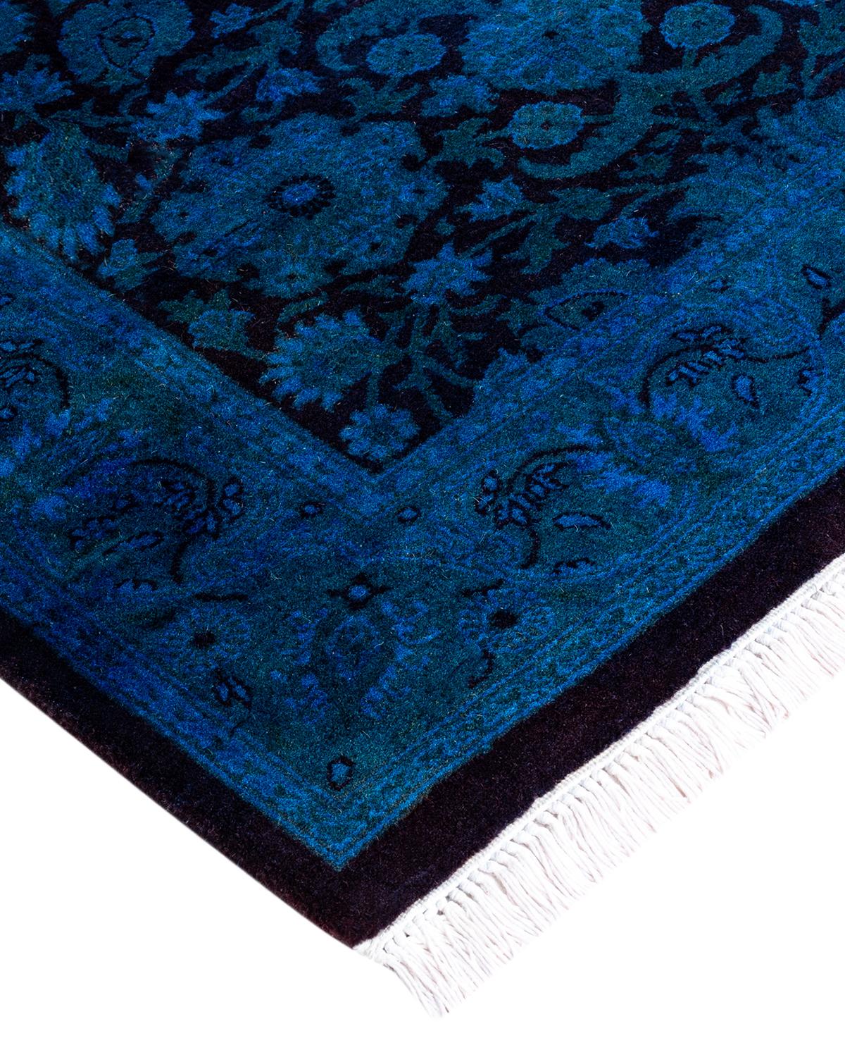 I tappeti Vibrance rappresentano il classico con un tocco di classe: motivi tradizionali sovratinti con colori brillanti. Ogni tappeto annodato a mano viene lavato con una tintura botanica 100% naturale che rivela le sfumature nascoste degli am