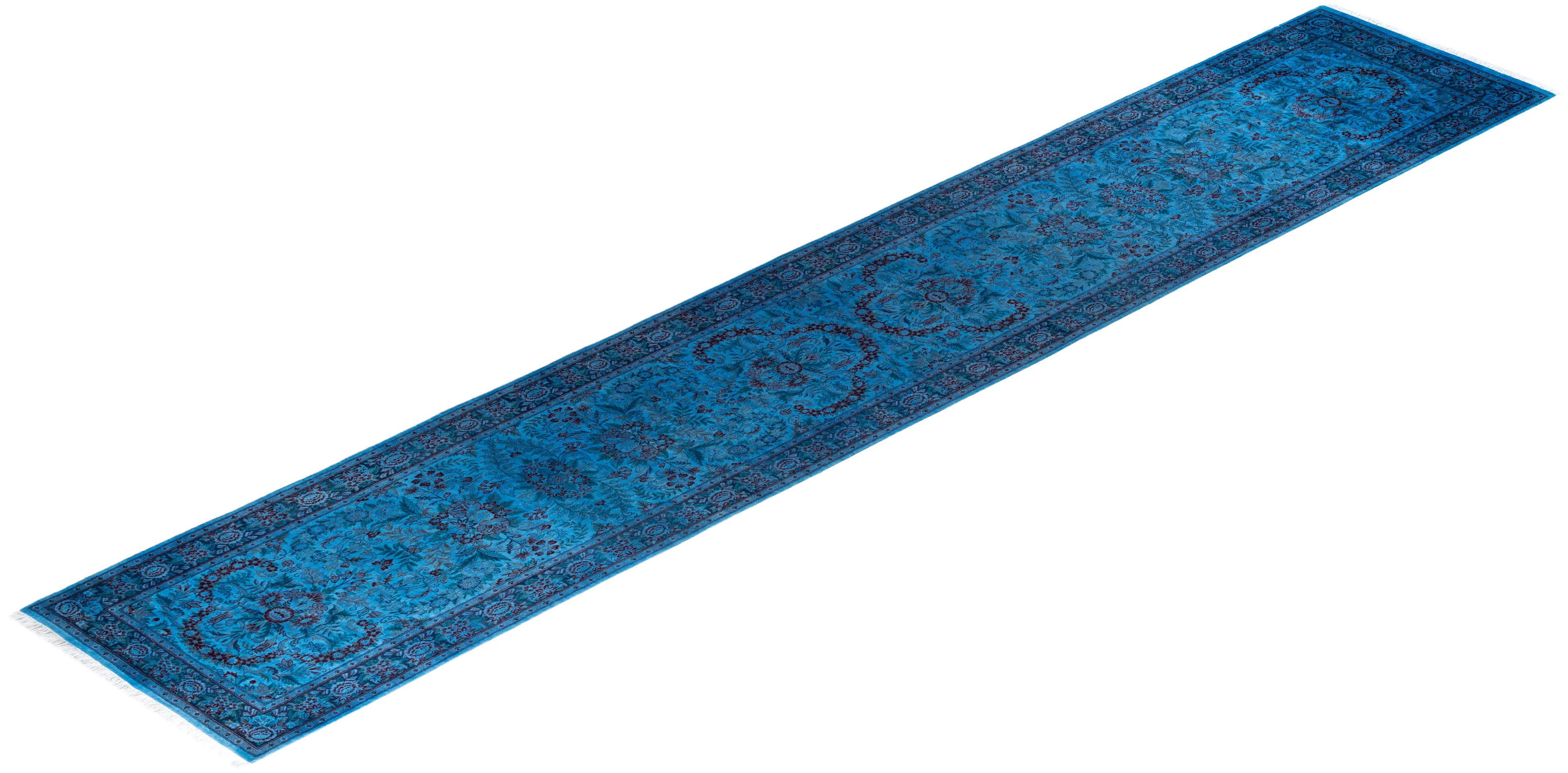 Contemporary Runner in lana blu sovratinto a mano 2' 8