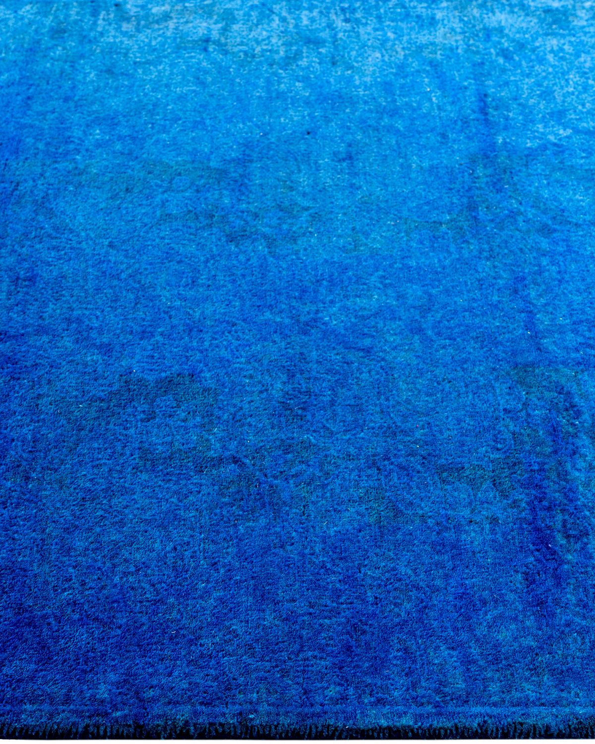 Tapis de course contemporain en laine surteinte nouée à la main, bleu 2' 9