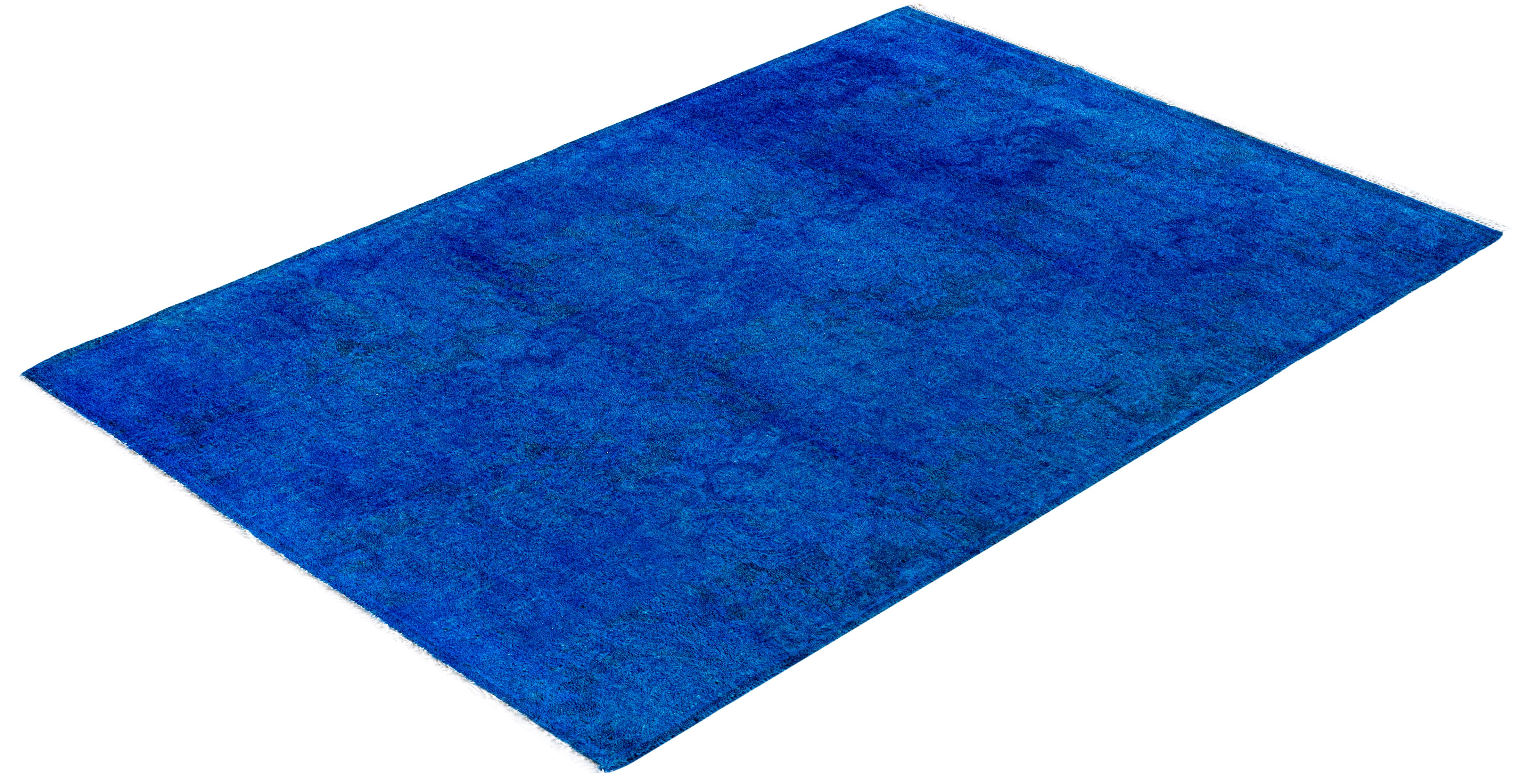 Tapis de course contemporain en laine surteinte nouée à la main, bleu 2' 9