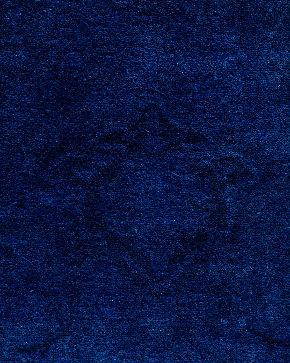 Pakistanais Tapis de course contemporain en laine surteinte nouée à la main de couleur bleue 6' 2