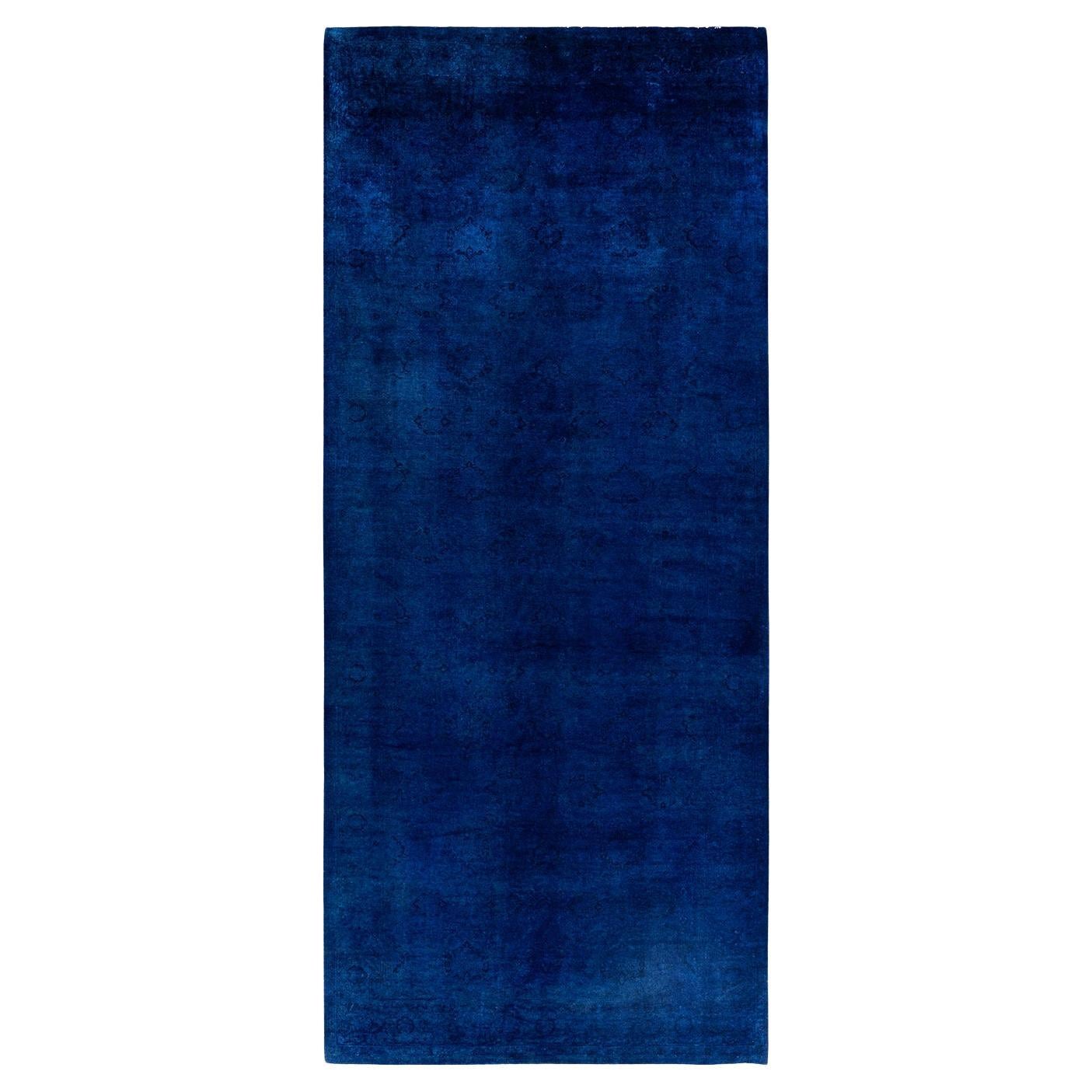 Tapis de course contemporain en laine surteinte nouée à la main de couleur bleue 6' 2" x 14' 5".