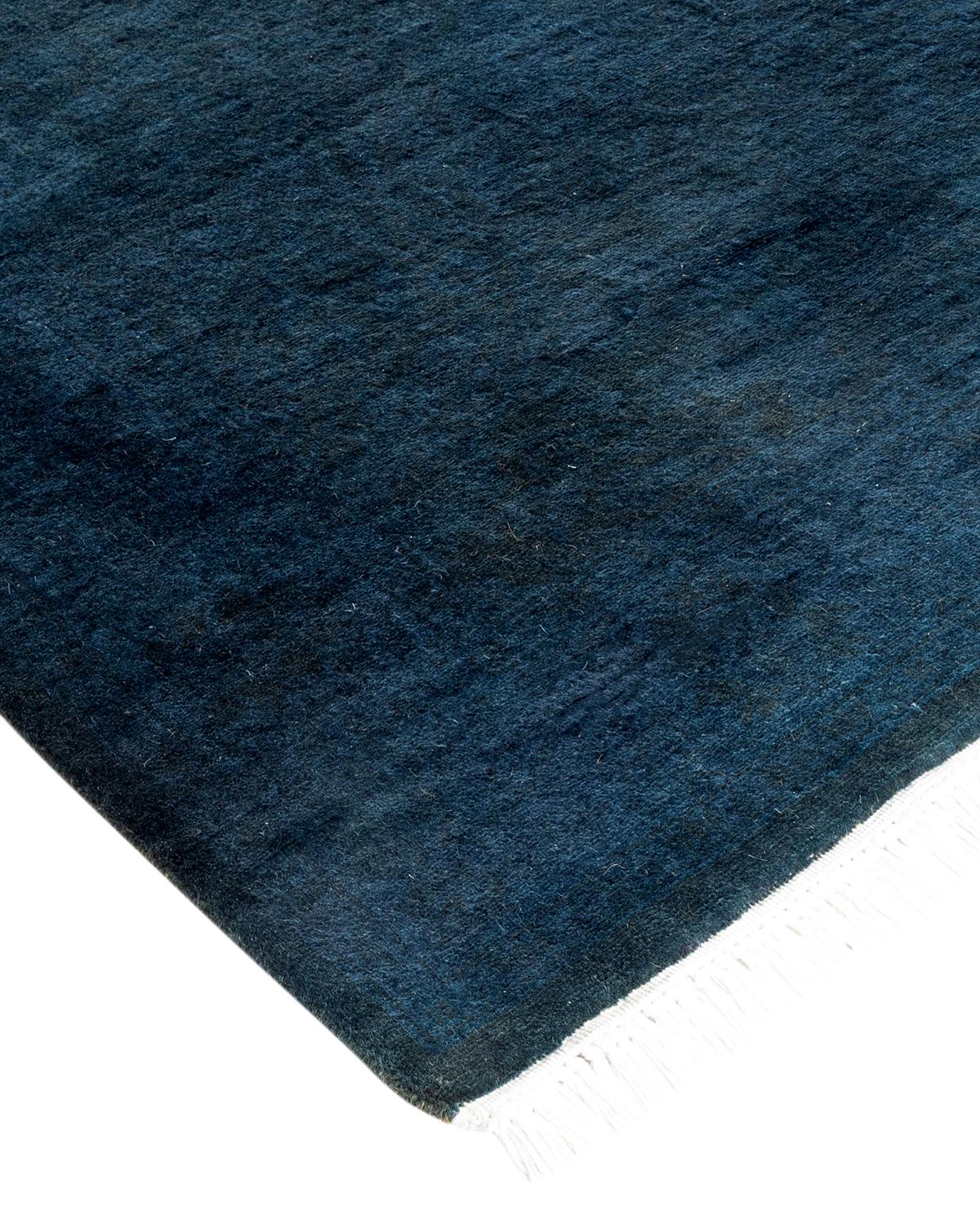 Les tapis Vibrance incarnent le classique avec une touche d'originalité : des motifs traditionnels surteints dans des couleurs éclatantes. Chaque tapis noué à la main est lavé dans une teinture botanique 100 % naturelle qui révèle les nuances