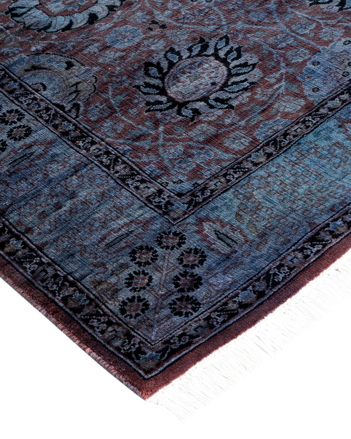 Les tapis Vibrance incarnent le classique avec une touche d'originalité : des motifs traditionnels surteints dans des couleurs éclatantes. Chaque tapis noué à la main est lavé dans une teinture botanique 100 % naturelle qui révèle les nuances