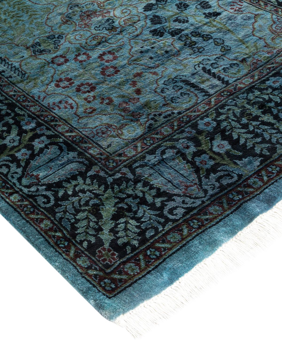 Les tapis Vibrance incarnent le classique avec une touche d'originalité : des motifs traditionnels surteints dans des couleurs éclatantes. Chaque tapis noué à la main est lavé dans une teinture botanique 100 % naturelle qui révèle les nuances