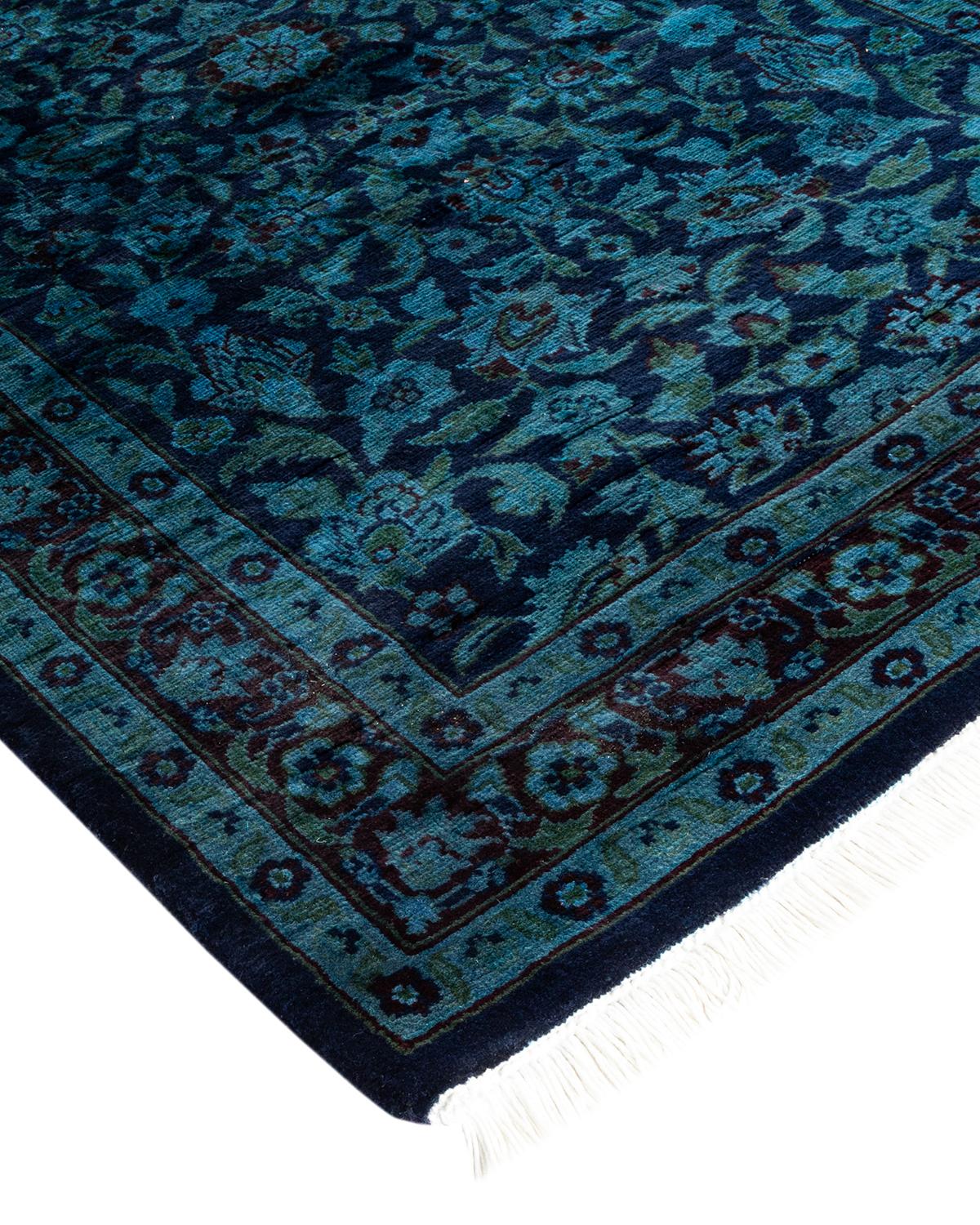 Les tapis Vibrance incarnent le classique avec une touche d'originalité : des motifs traditionnels surteints dans des couleurs éclatantes. Chaque tapis noué à la main est lavé dans une teinture botanique 100 % naturelle qui révèle les nuances