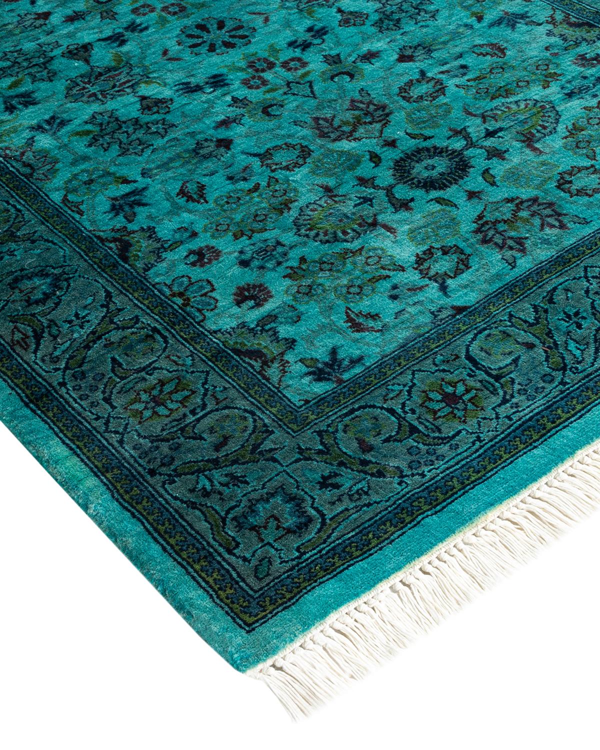 Les tapis Vibrance incarnent le classique avec une touche d'originalité : des motifs traditionnels surteints dans des couleurs éclatantes. Chaque tapis noué à la main est lavé dans une teinture botanique 100 % naturelle qui révèle les nuances