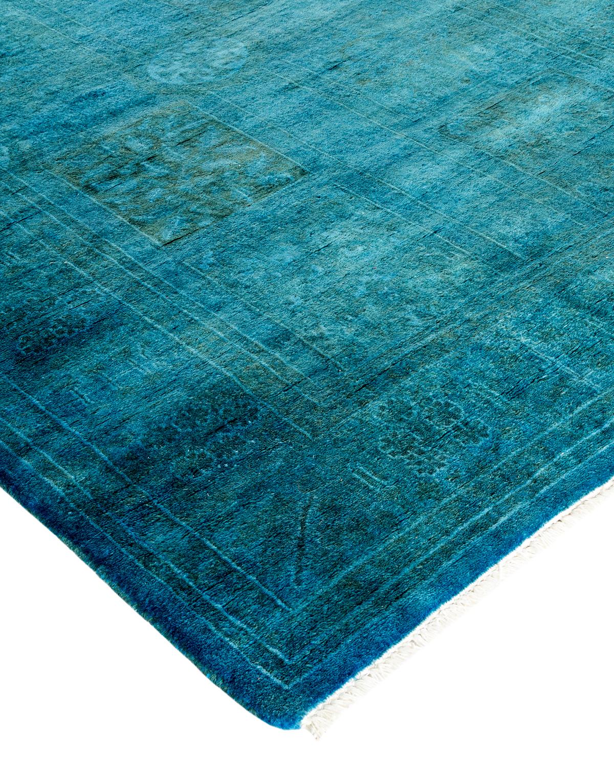 I tappeti Vibrance rappresentano il classico con un tocco di classe: motivi tradizionali sovratinti con colori brillanti. Ogni tappeto annodato a mano viene lavato con una tintura botanica naturale al 100% che rivela le sfumature nascoste nei