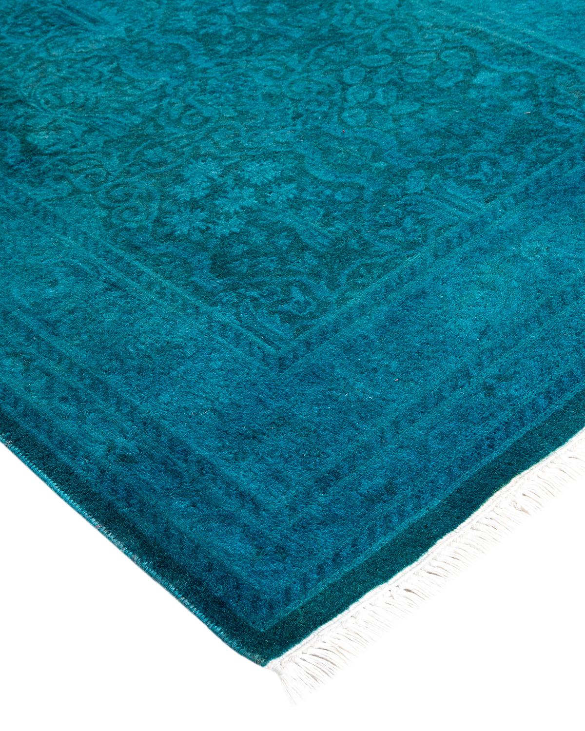 I tappeti Vibrance rappresentano il classico con un tocco di classe: motivi tradizionali sovratinti con colori brillanti. Ogni tappeto annodato a mano viene lavato con una tintura botanica 100% naturale che rivela le sfumature nascoste degli am