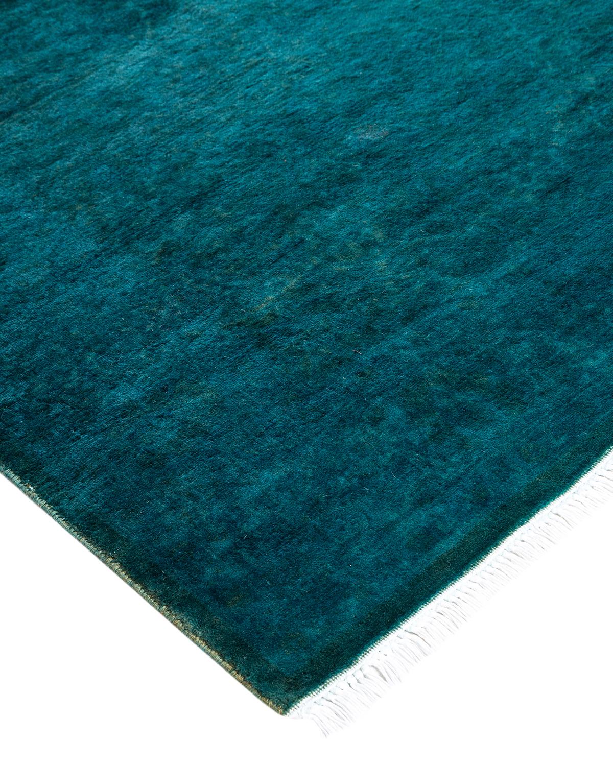Les tapis Vibrance incarnent le classique avec une touche d'originalité : des motifs traditionnels surteints dans des couleurs éclatantes. Chaque tapis noué à la main est lavé dans une teinture botanique 100 % naturelle qui révèle les nuances