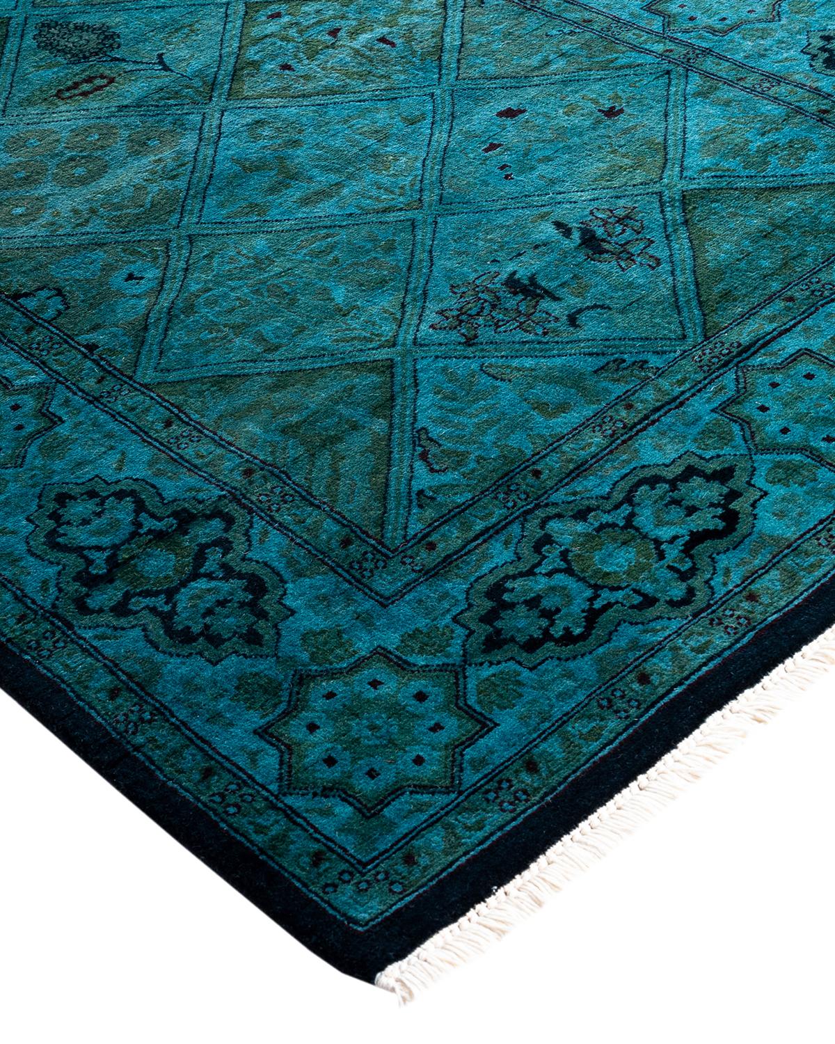 Les tapis Vibrance incarnent le classique avec une touche d'originalité : des motifs traditionnels surteints dans des couleurs éclatantes. Chaque tapis noué à la main est lavé dans une teinture botanique 100 % naturelle qui révèle les nuances