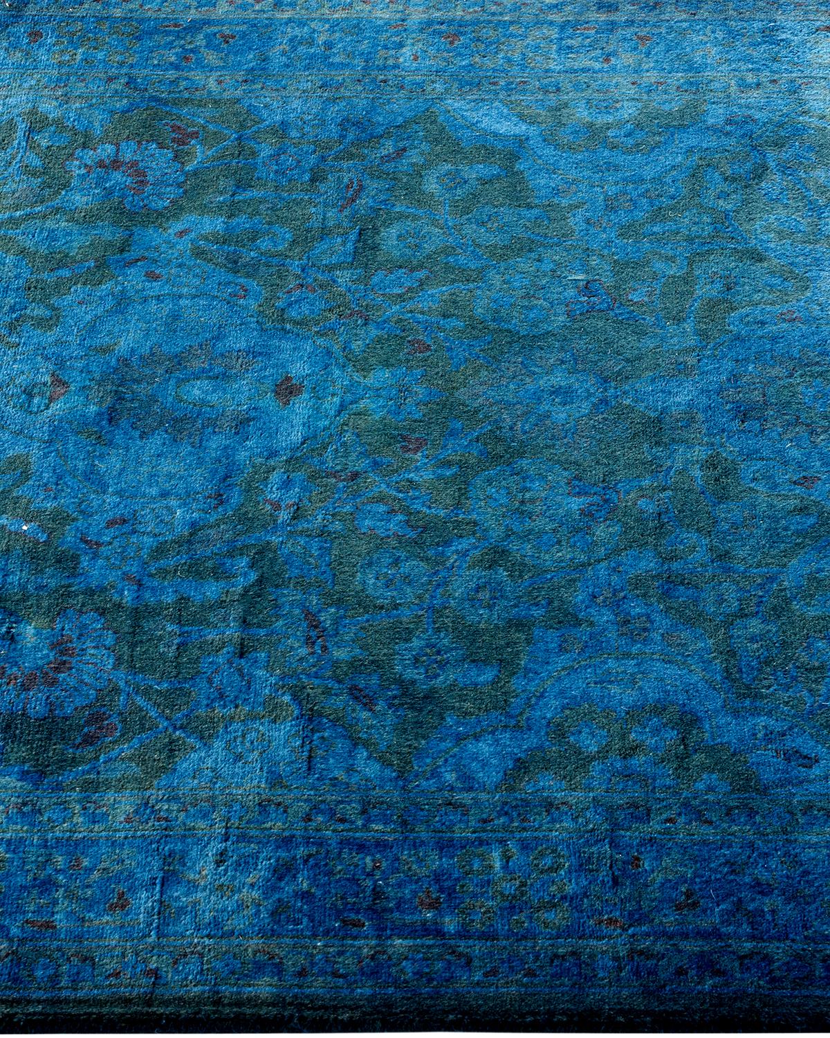 Chemin de table contemporain en laine surteinte nouée à la main, bleu Neuf - En vente à Norwalk, CT