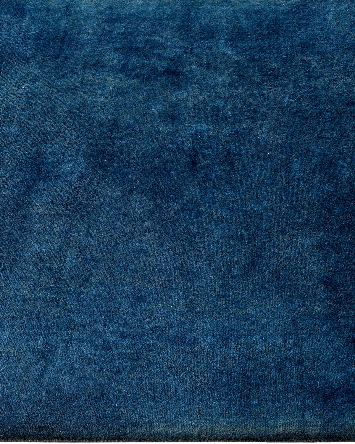 Chemin de table contemporain en laine surteinte nouée à la main, bleu Neuf - En vente à Norwalk, CT