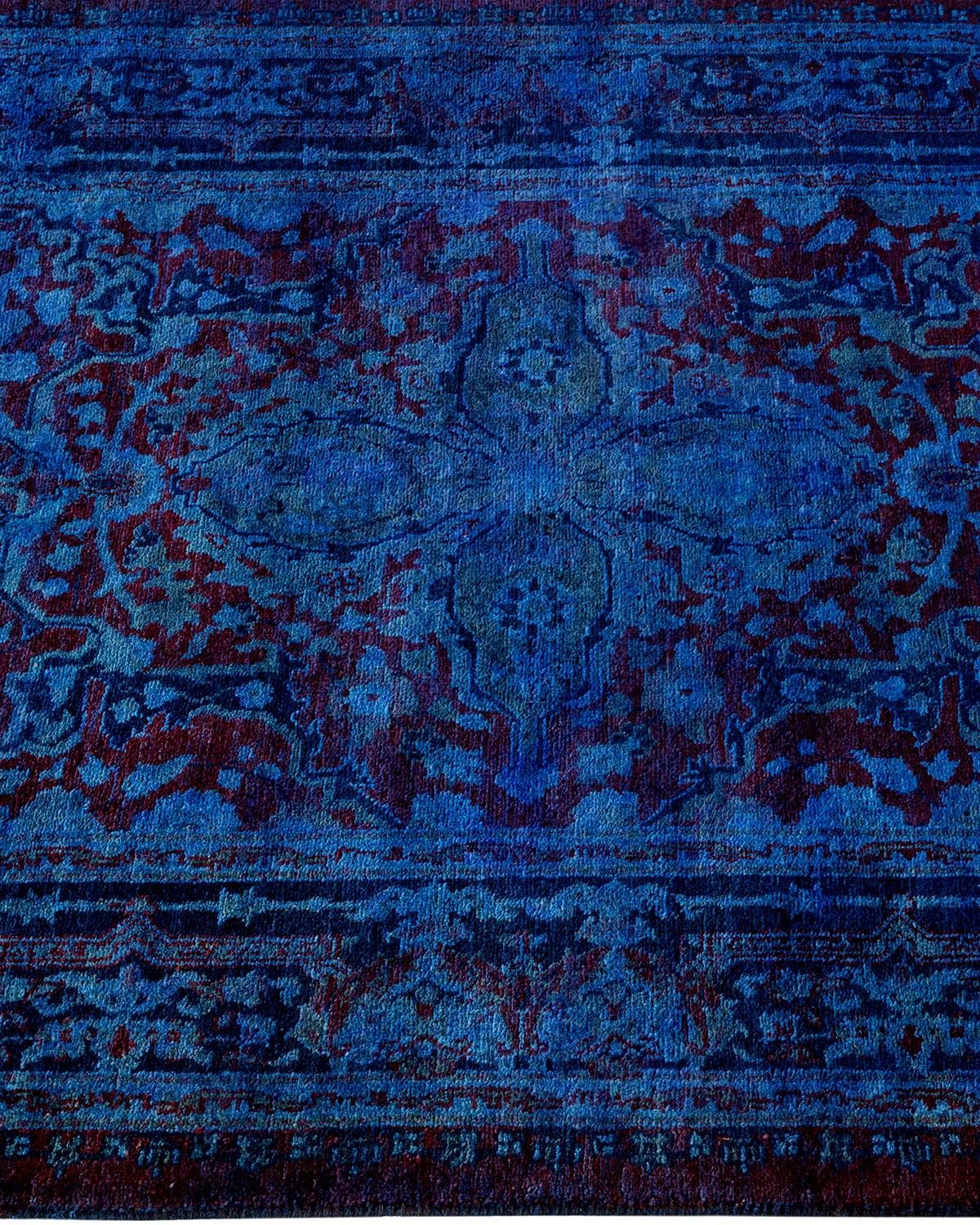Chemin de table contemporain en laine surteinte nouée à la main, bleu Neuf - En vente à Norwalk, CT