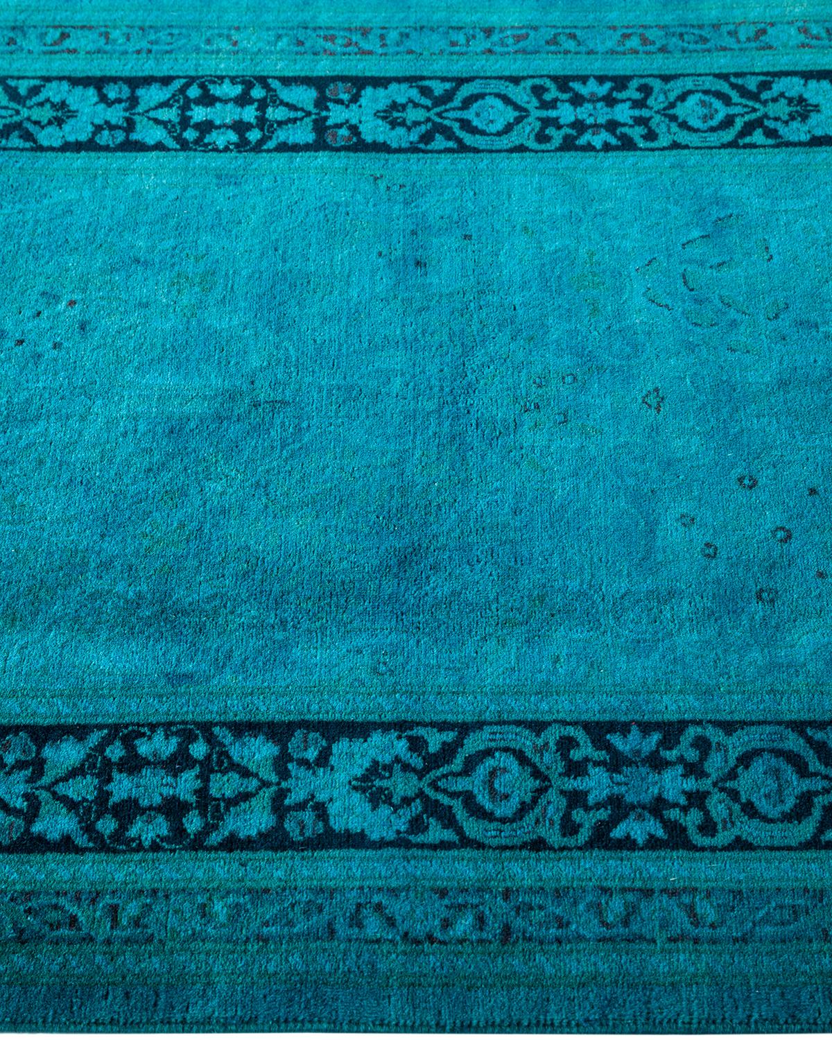 Chemin de table contemporain en laine surteinte nouée à la main, bleu Neuf - En vente à Norwalk, CT