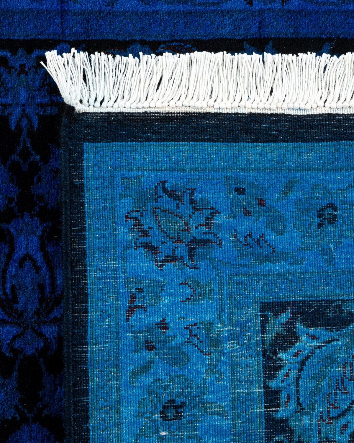 XXIe siècle et contemporain Chemin de table contemporain en laine surteinte nouée à la main, bleu en vente