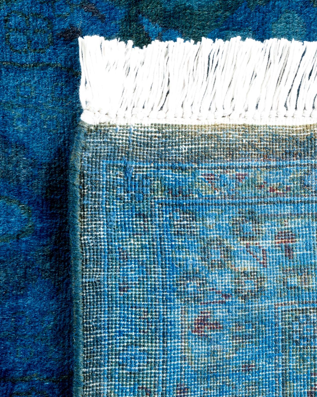XXIe siècle et contemporain Chemin de table contemporain en laine surteinte nouée à la main, bleu en vente
