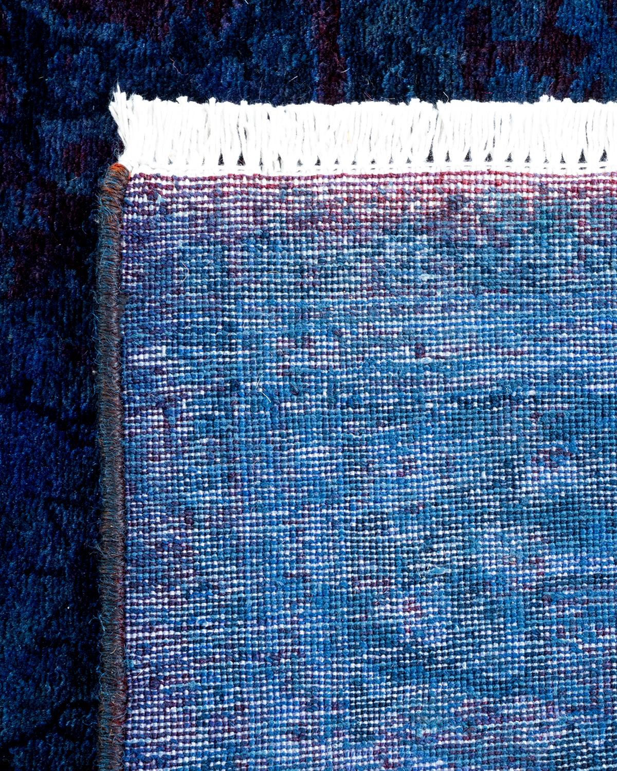 XXIe siècle et contemporain Chemin de table contemporain en laine surteinte nouée à la main, bleu en vente