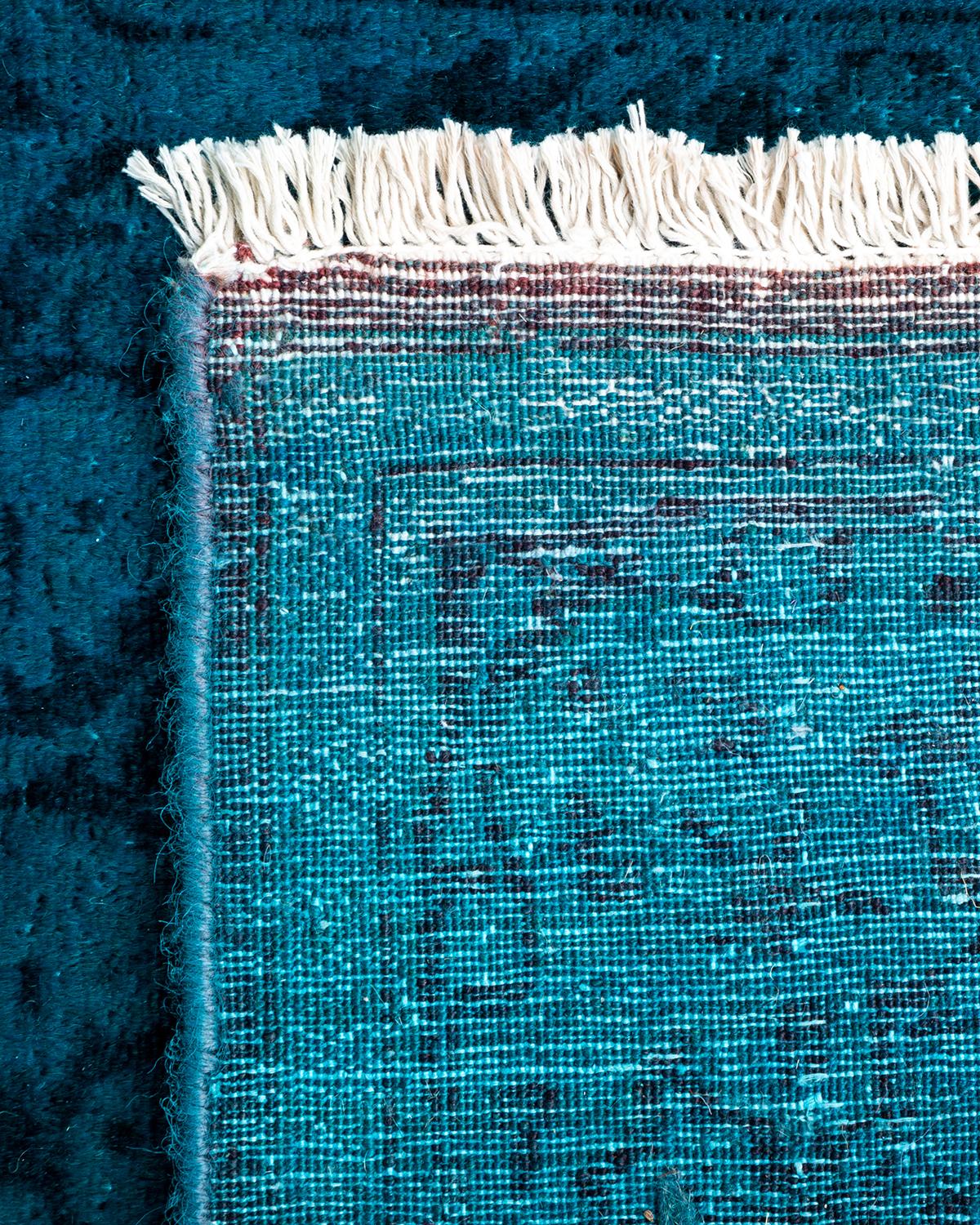 Traves de Mesa Contemporáneo Overdyed Hand Knotted Lana Azul Siglo XXI y contemporáneo en venta