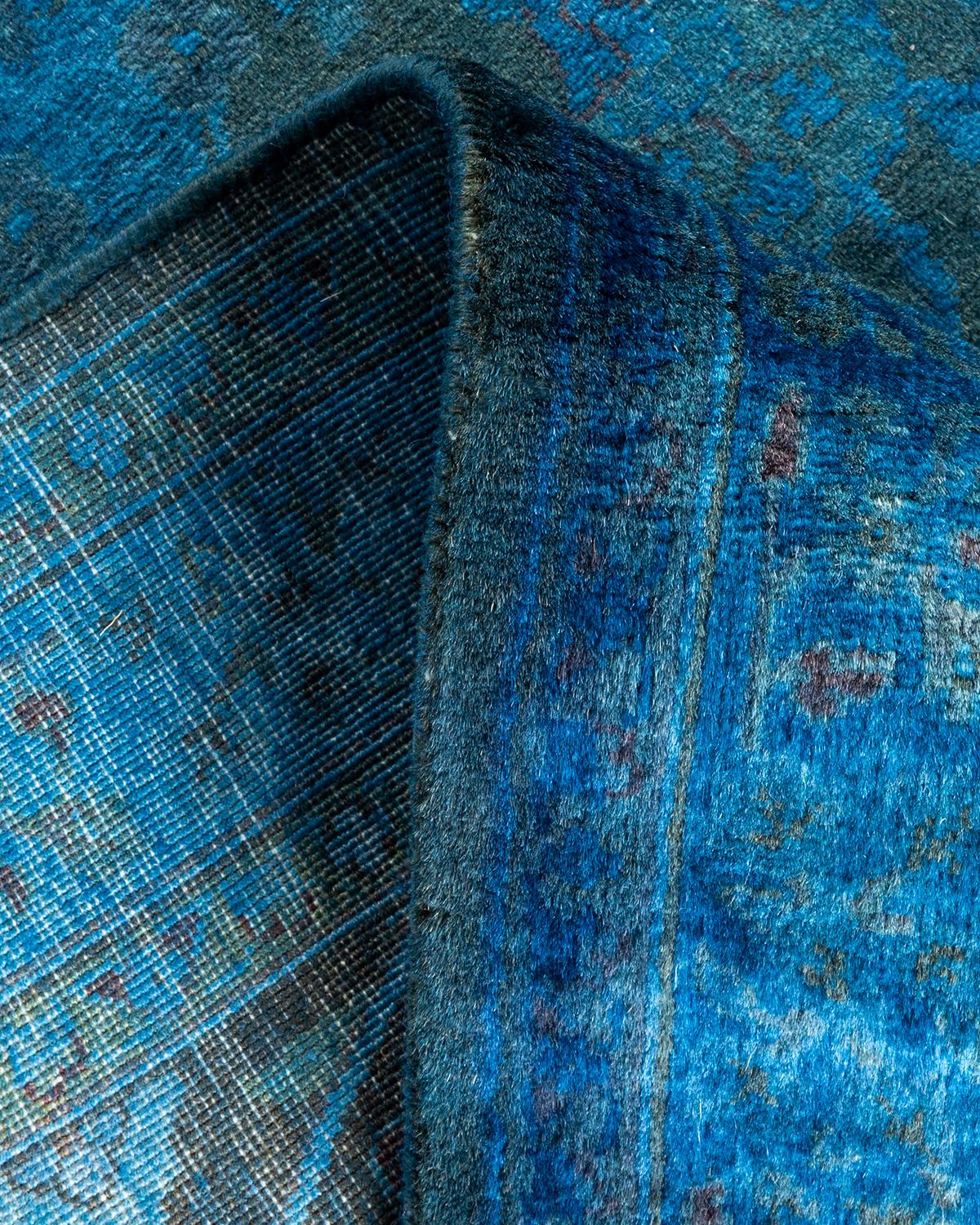 Laine Chemin de table contemporain en laine surteinte nouée à la main, bleu en vente