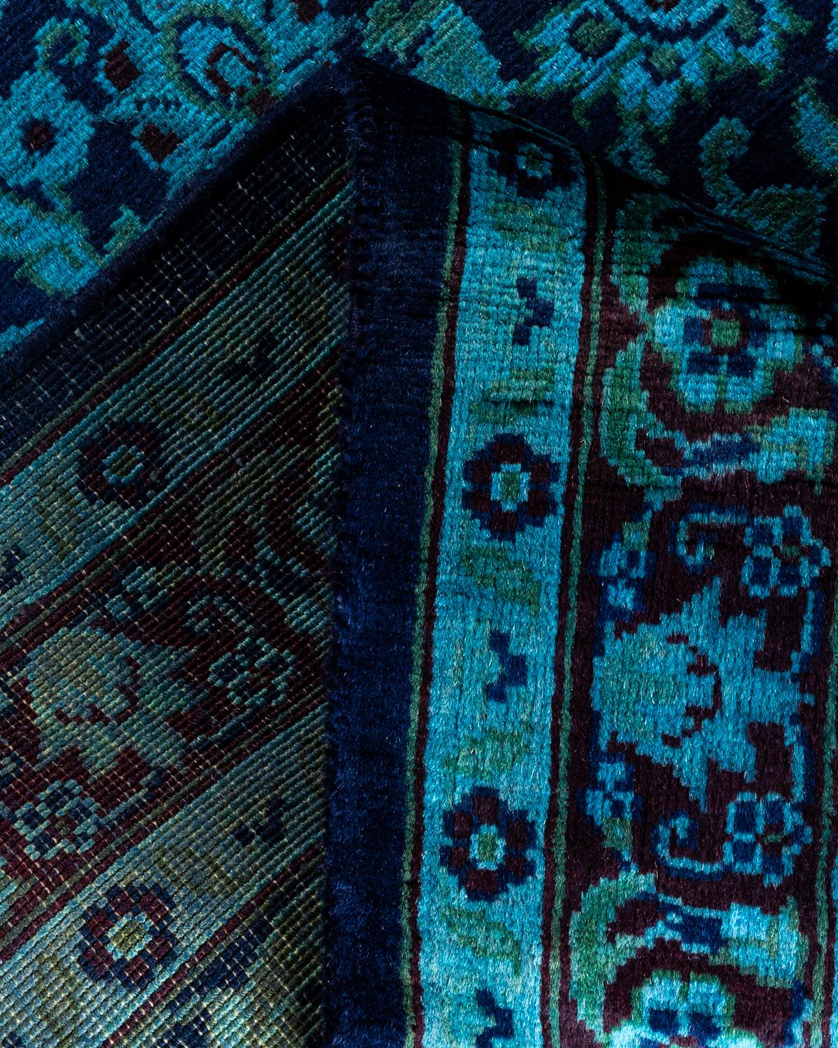 Laine Chemin de table contemporain en laine surteinte nouée à la main, bleu en vente