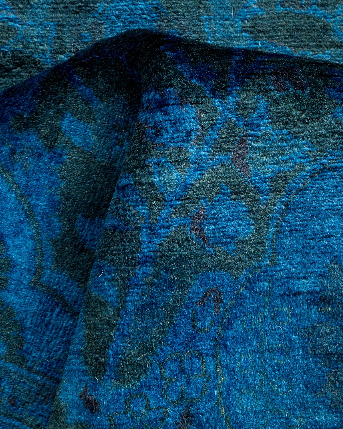 Chemin de table contemporain en laine surteinte nouée à la main, bleu en vente 1