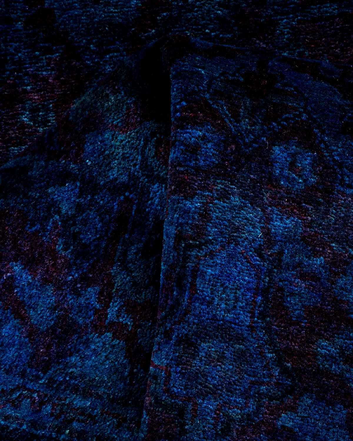 Chemin de table contemporain en laine surteinte nouée à la main, bleu en vente 1