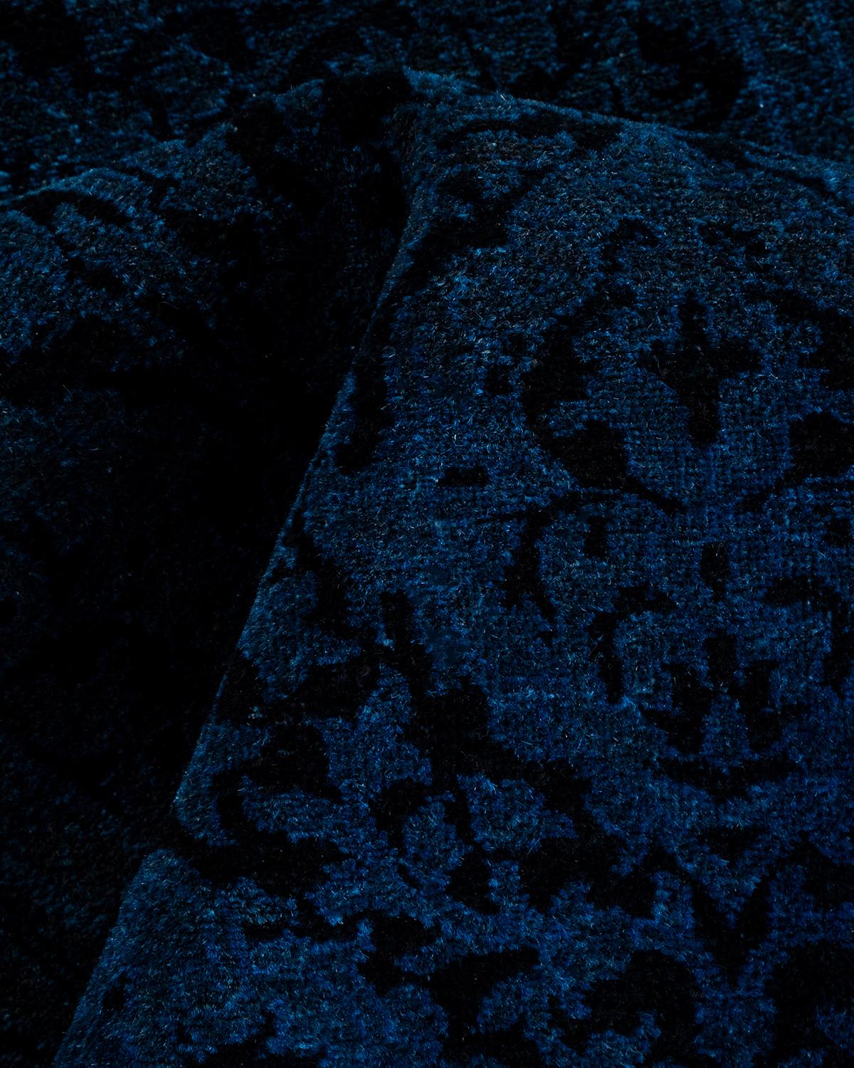 Chemin de table contemporain en laine surteinte nouée à la main, bleu en vente 1