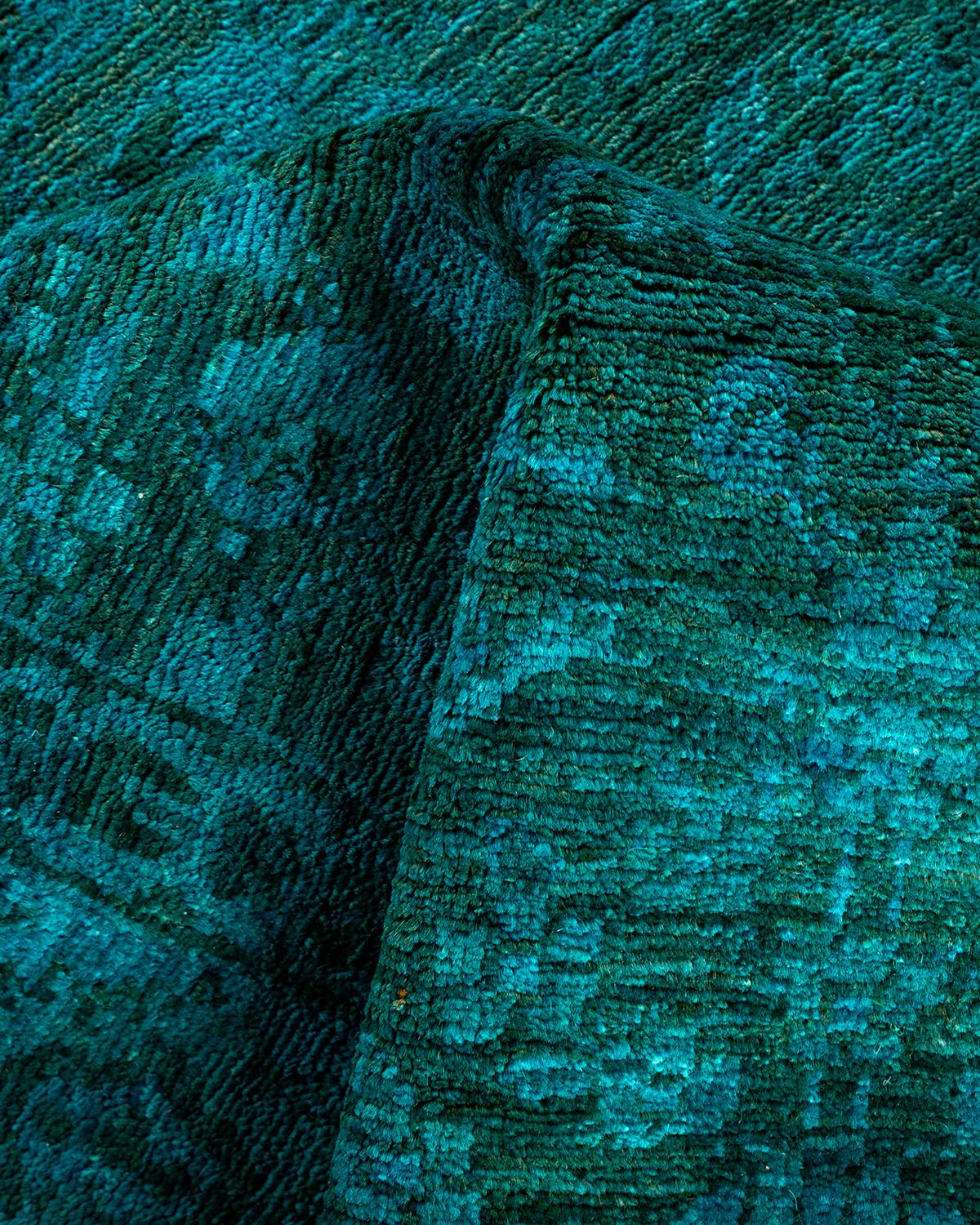 Chemin de table contemporain en laine surteinte nouée à la main, bleu en vente 1