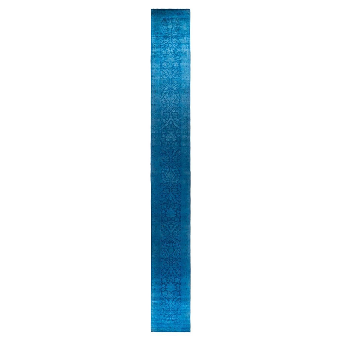 Runner contemporaneo in lana blu sovratinto e annodato a mano