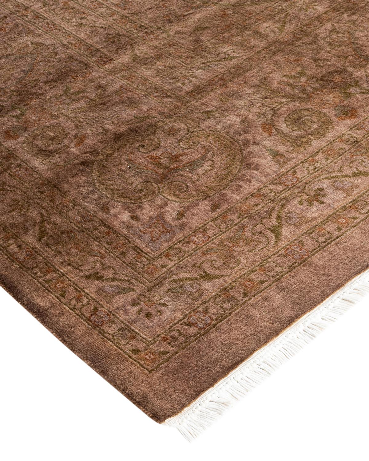 Vibrance-Teppiche sind der Inbegriff von Klassik mit Pfiff: traditionelle Muster in leuchtenden Farben gefärbt. Jeder handgeknüpfte Teppich wird mit einem 100% natürlichen botanischen Farbstoff gewaschen, der verborgene Nuancen in den Mustern