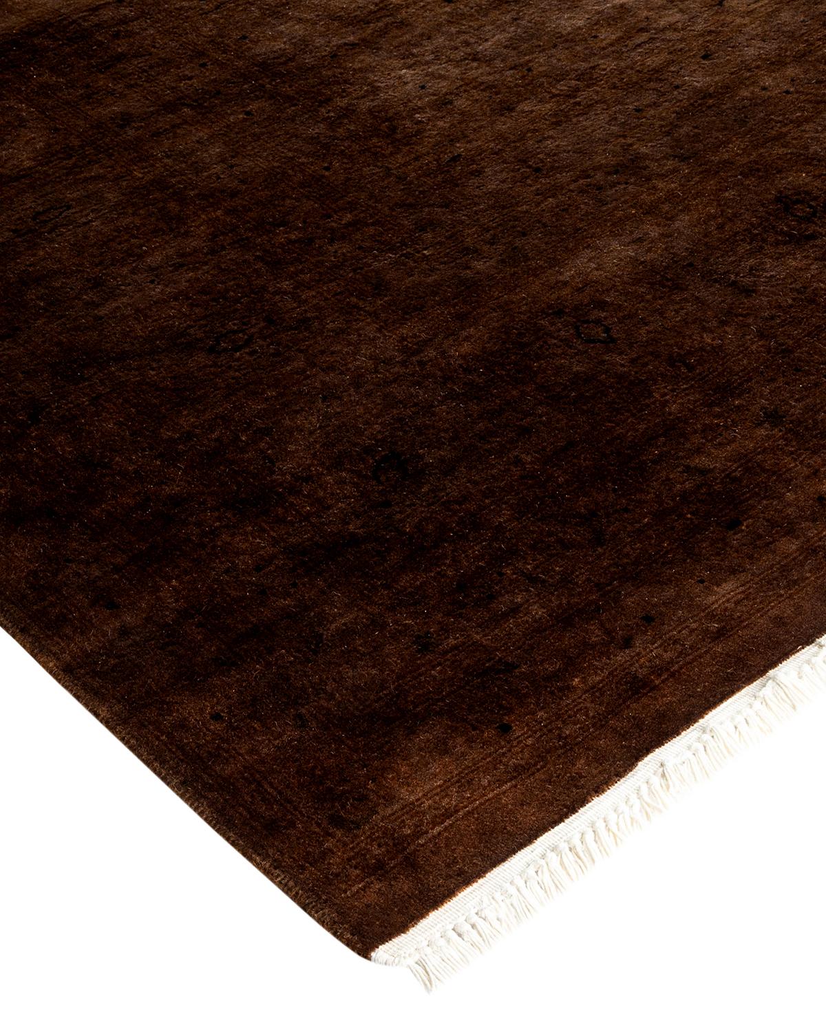 I tappeti Vibrance rappresentano il classico con un tocco di classe: motivi tradizionali sovratinti con colori brillanti. Ogni tappeto annodato a mano viene lavato con una tintura botanica naturale al 100% che rivela le sfumature nascoste nei