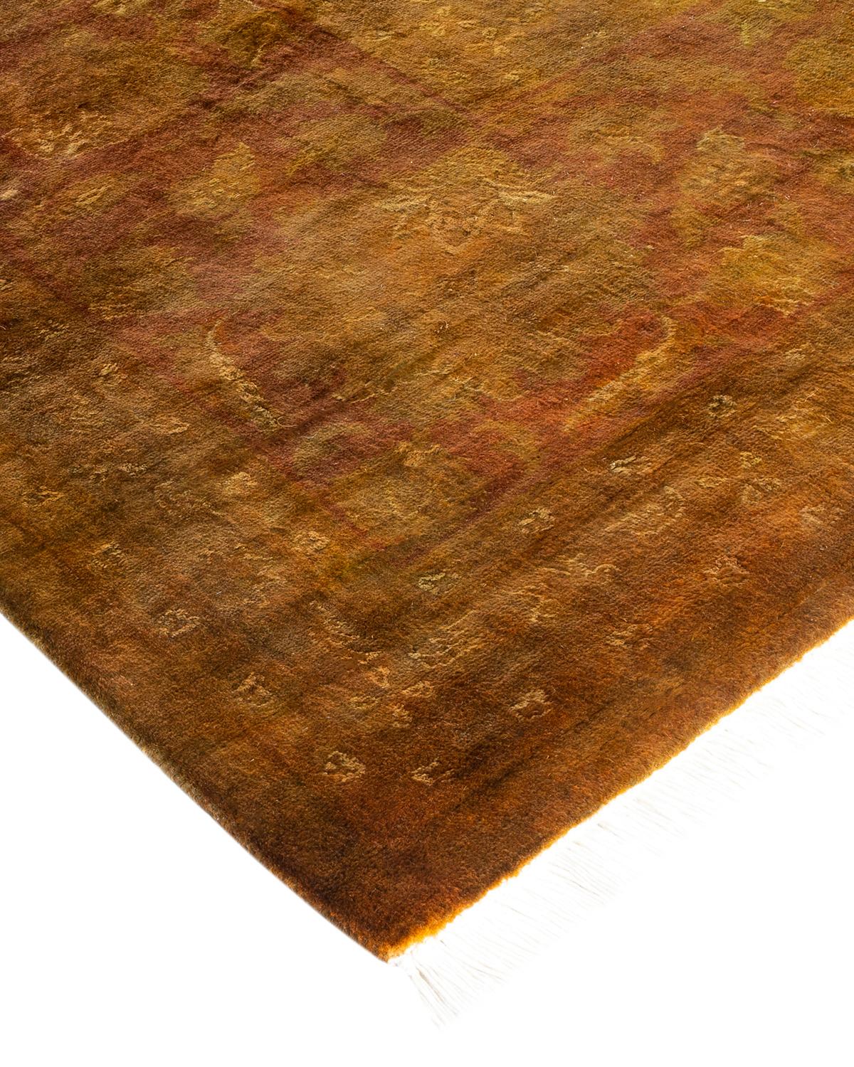 Les tapis Vibrance incarnent le classique avec une touche d'originalité : des motifs traditionnels surteints dans des couleurs éclatantes. Chaque tapis noué à la main est lavé dans une teinture botanique 100 % naturelle qui révèle les nuances