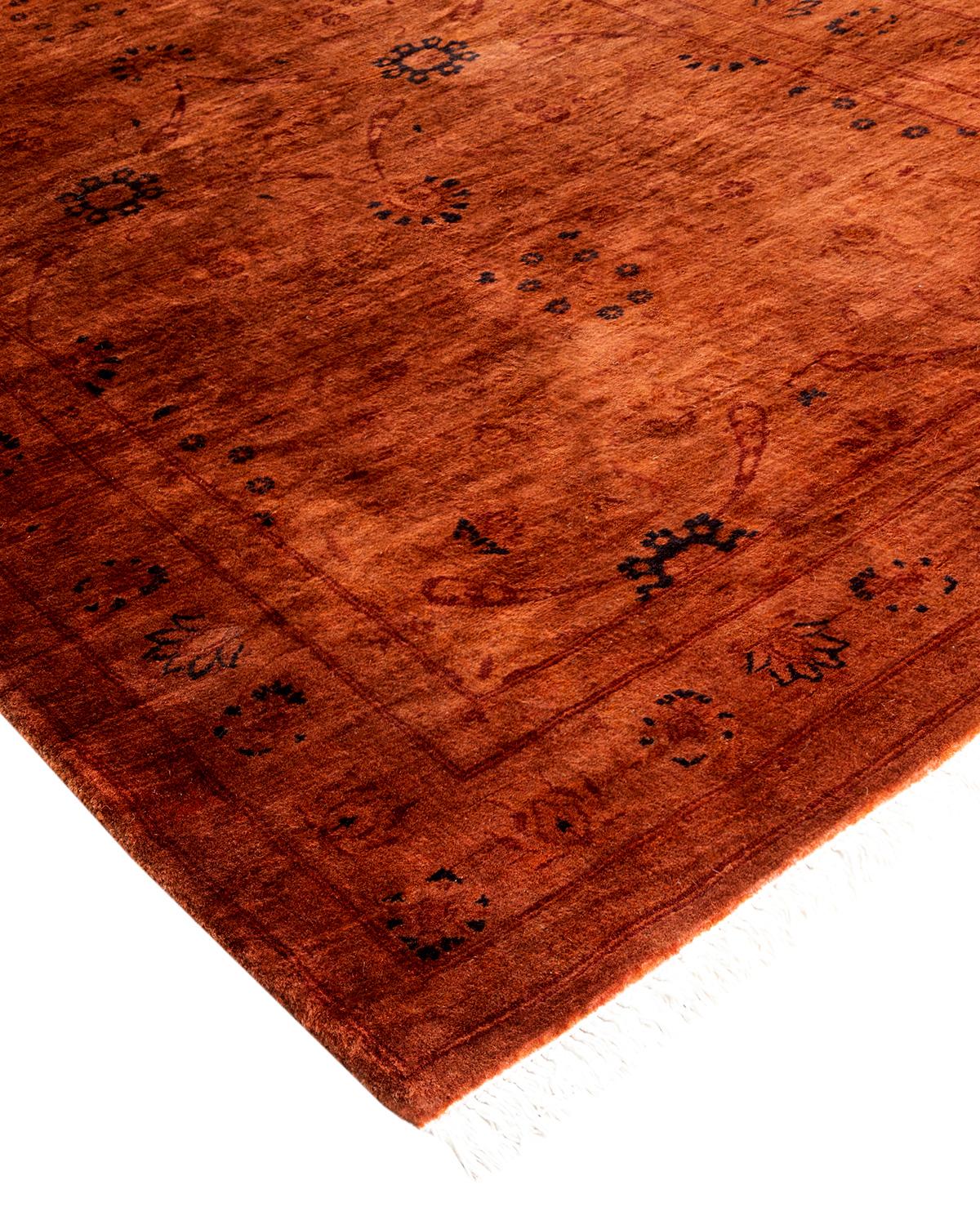 Las alfombras Vibrance son la personificación de lo clásico con un toque especial: motivos tradicionales teñidos de colores brillantes. Cada alfombra anudada a mano se lava con un tinte botánico 100% natural que revela matices ocultos en los