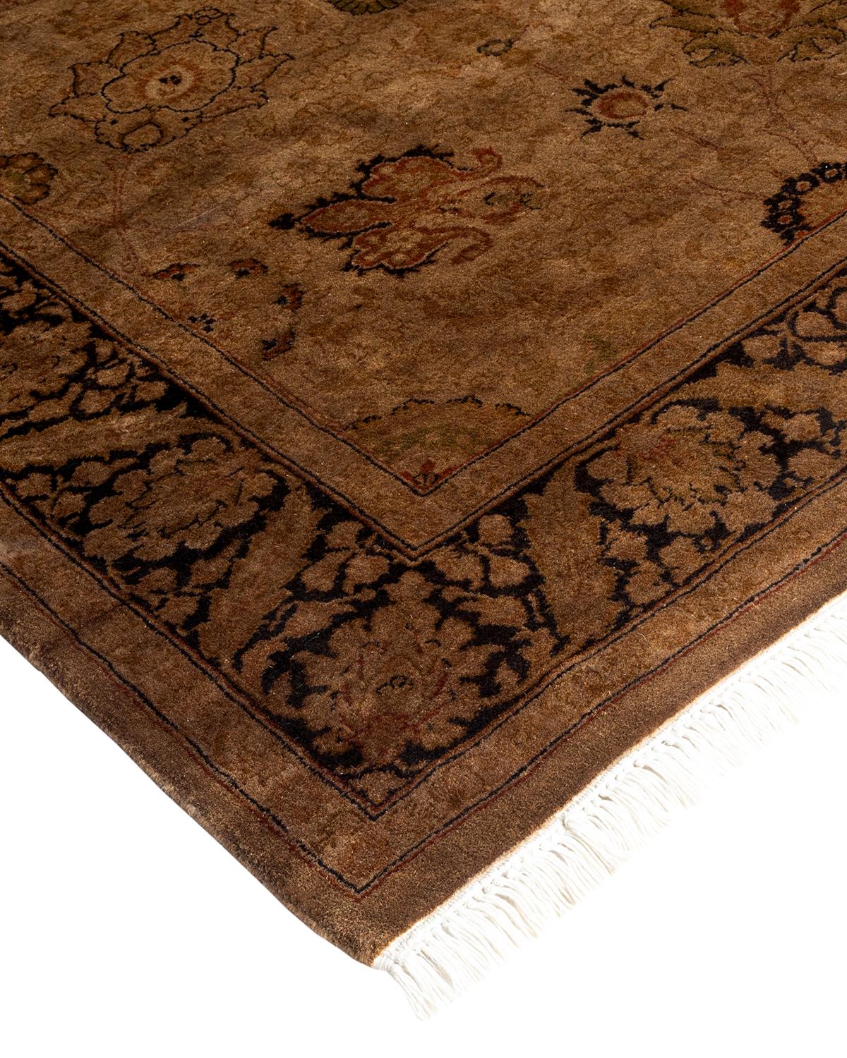 Las alfombras Vibrance son la personificación de lo clásico con un toque especial: motivos tradicionales teñidos de colores brillantes. Cada alfombra anudada a mano se lava con un tinte botánico 100% natural que revela matices ocultos en los