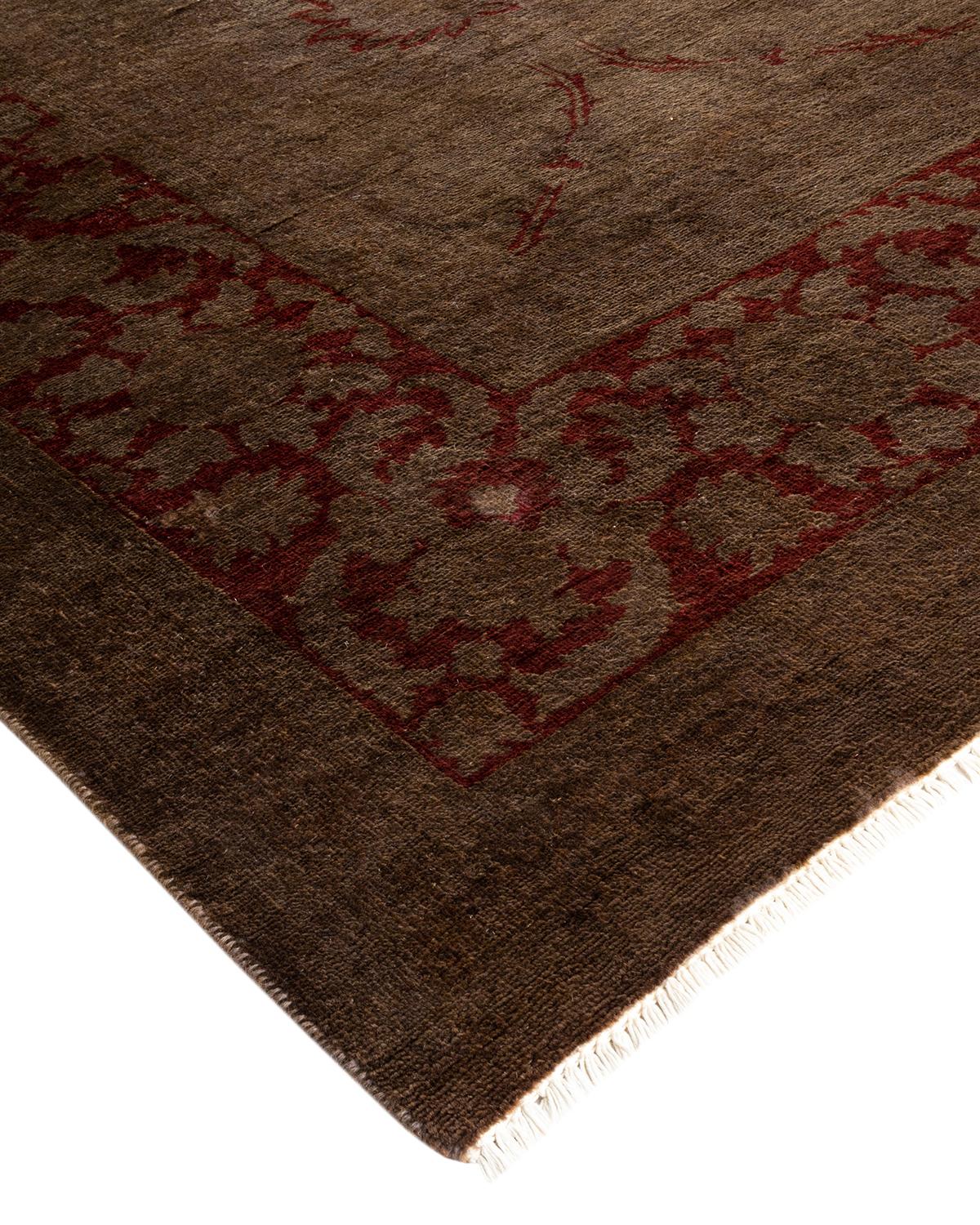 I tappeti Vibrance rappresentano il classico con un tocco di classe: motivi tradizionali sovratinti con colori brillanti. Ogni tappeto annodato a mano viene lavato con una tintura botanica naturale al 100% che rivela le sfumature nascoste nei