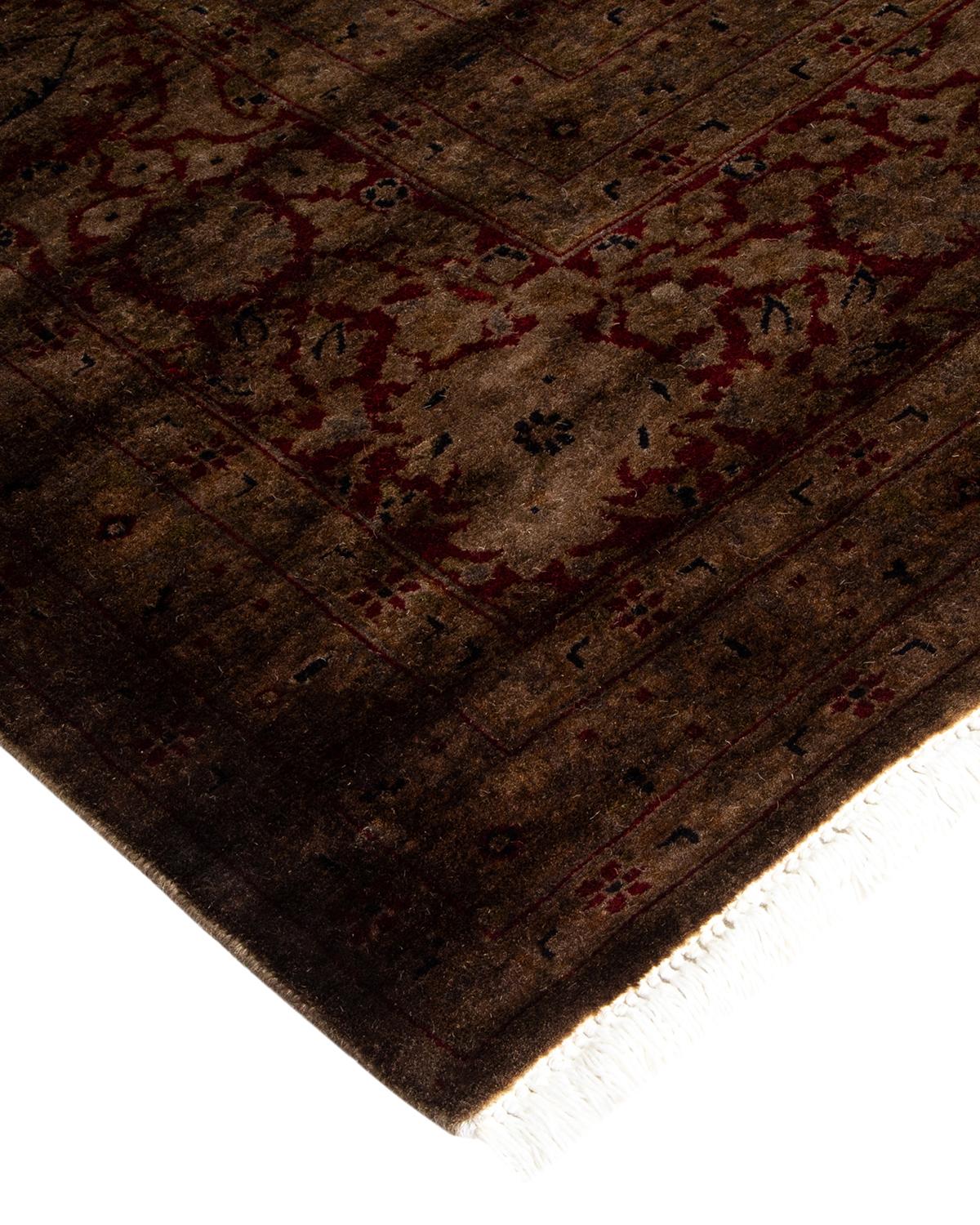 I tappeti Vibrance rappresentano il classico con un tocco di classe: motivi tradizionali sovratinti con colori brillanti. Ogni tappeto annodato a mano viene lavato con una tintura botanica naturale al 100% che rivela le sfumature nascoste nei