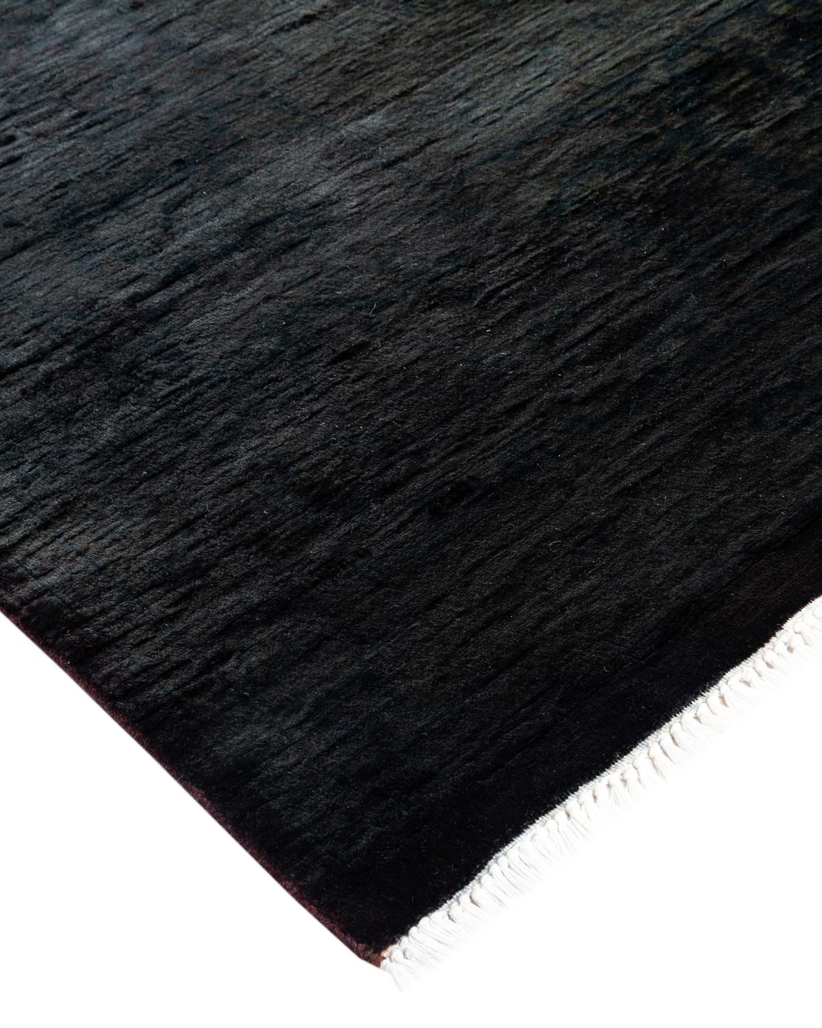 I tappeti Vibrance rappresentano il classico con un tocco di classe: motivi tradizionali sovratinti con colori brillanti. Ogni tappeto annodato a mano viene lavato con una tintura botanica 100% naturale che rivela le sfumature nascoste degli am