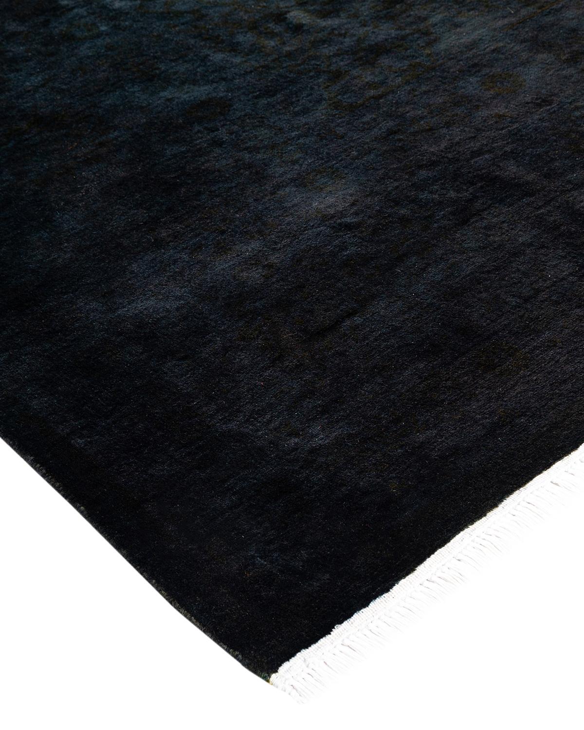 I tappeti Vibrance rappresentano il classico con un tocco di classe: motivi tradizionali sovratinti con colori brillanti. Ogni tappeto annodato a mano viene lavato con una tintura botanica 100% naturale che rivela le sfumature nascoste degli am