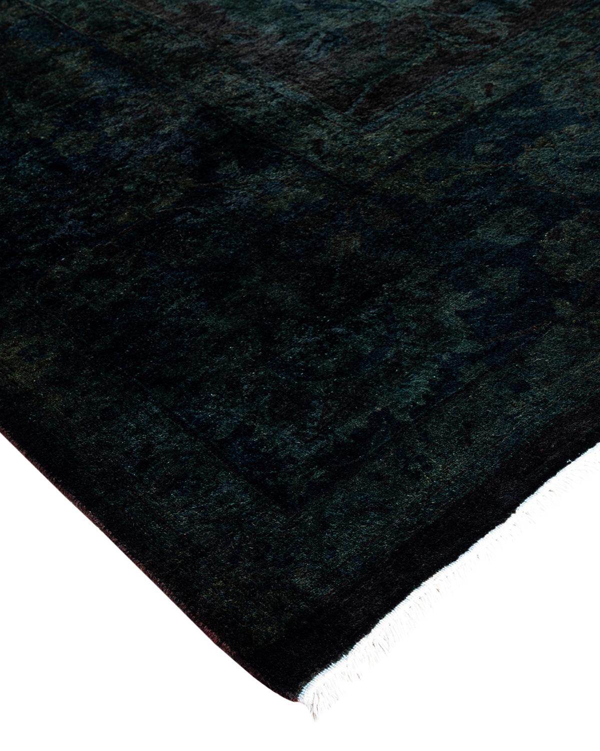 I tappeti Vibrance rappresentano il classico con un tocco di classe: motivi tradizionali sovratinti con colori brillanti. Ogni tappeto annodato a mano viene lavato con una tintura botanica 100% naturale che rivela le sfumature nascoste degli am