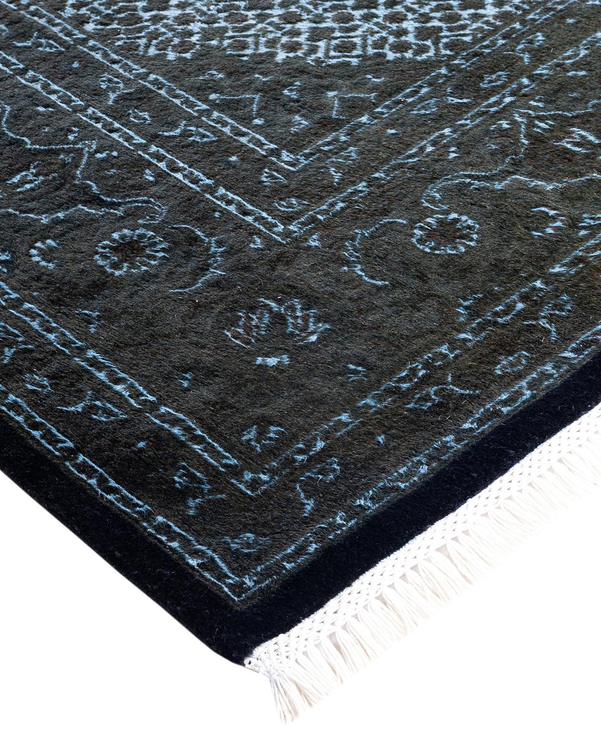 Les tapis Vibrance incarnent le classique avec une touche d'originalité : des motifs traditionnels surteints dans des couleurs éclatantes. Chaque tapis noué à la main est lavé dans une teinture botanique 100 % naturelle qui révèle les nuances