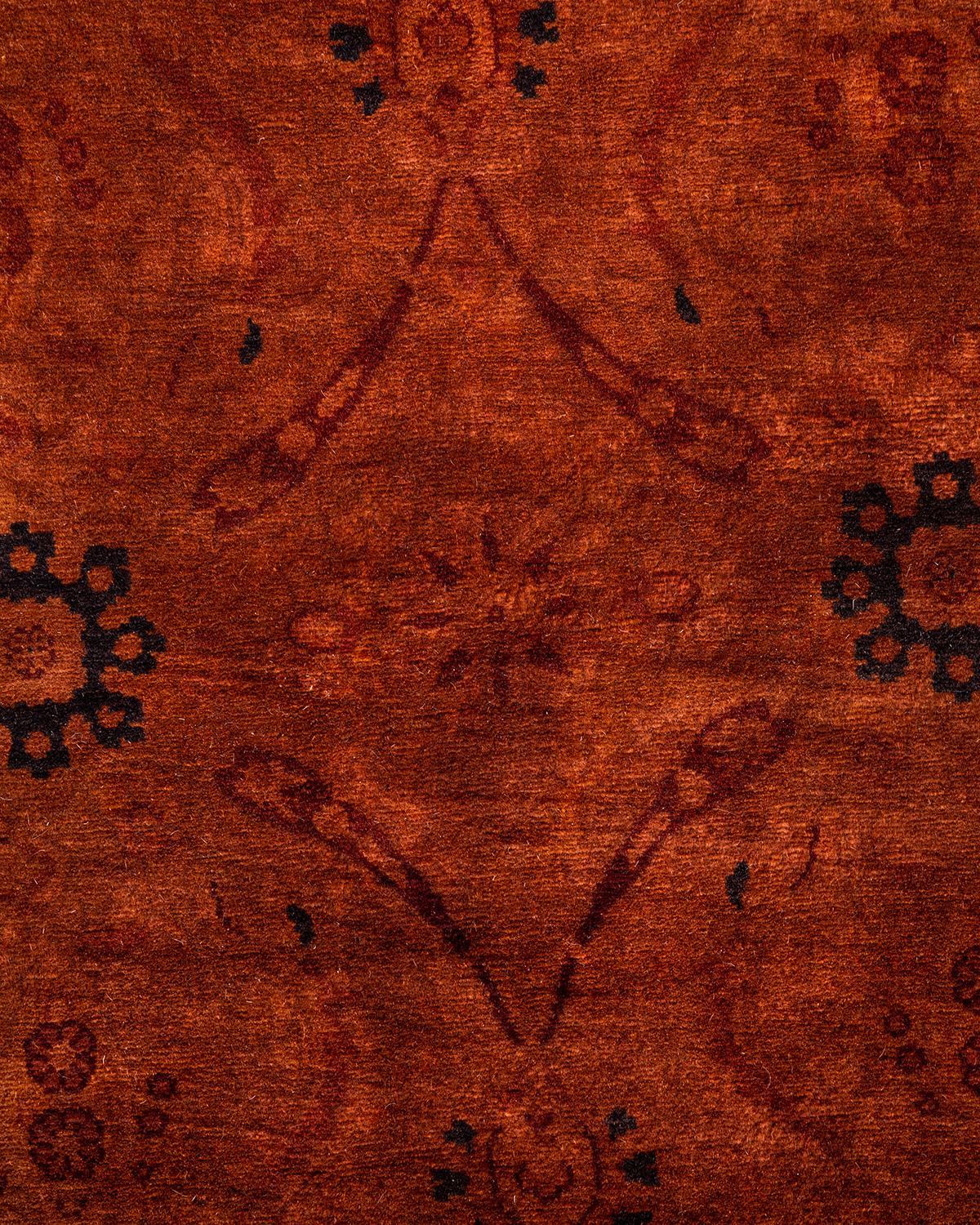 Alfombra de lana teñida a mano marrón contemporánea Pakistaní en venta