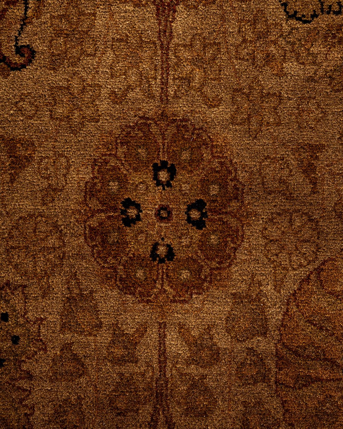 Alfombra de lana teñida a mano marrón contemporánea Pakistaní en venta