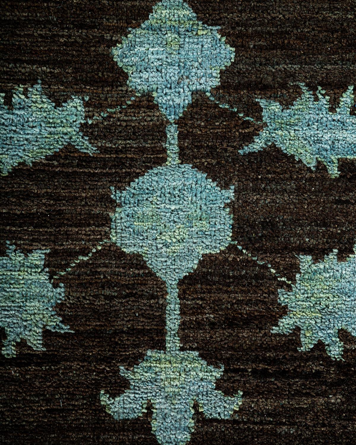 Alfombra de lana teñida a mano marrón contemporánea Pakistaní en venta