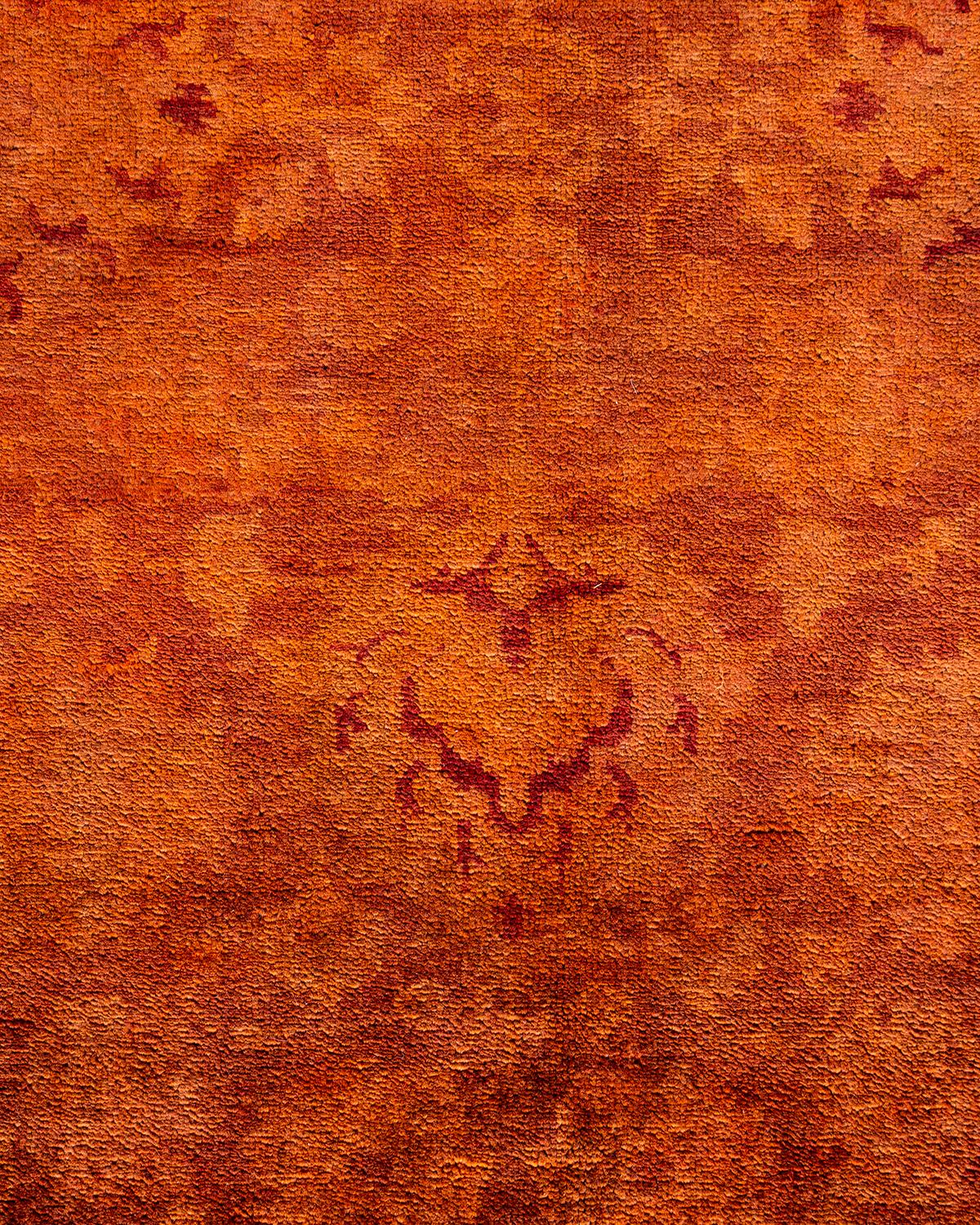 Alfombra de lana teñida a mano marrón contemporánea Pakistaní en venta