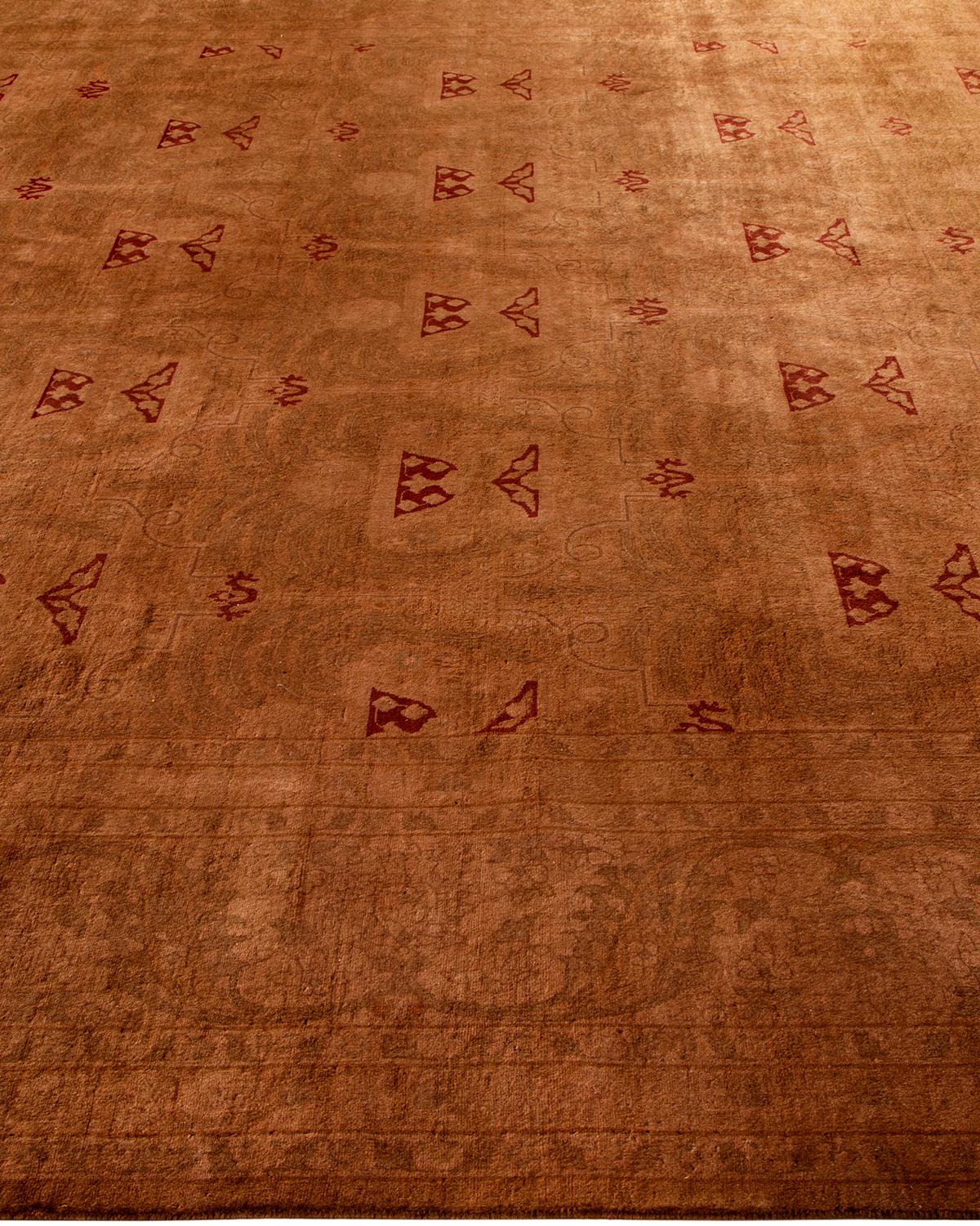 Contemporary Overdyed Hand Knotted Wool Brown Area Rug im Zustand „Neu“ im Angebot in Norwalk, CT